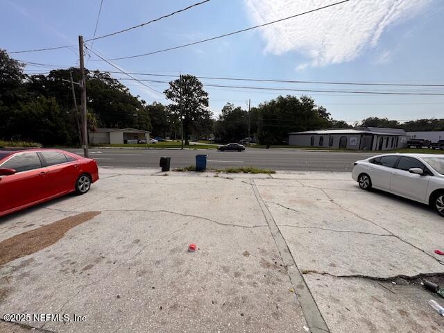 1858 UNIVERSITY Boulevard N