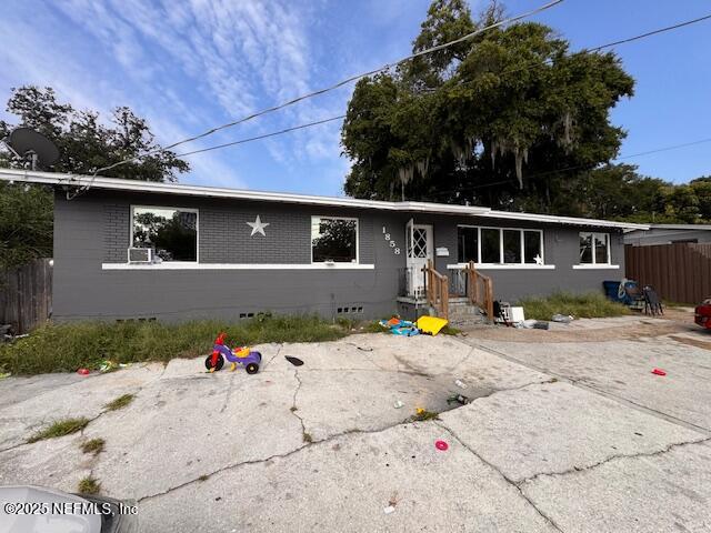 1858 UNIVERSITY Boulevard N