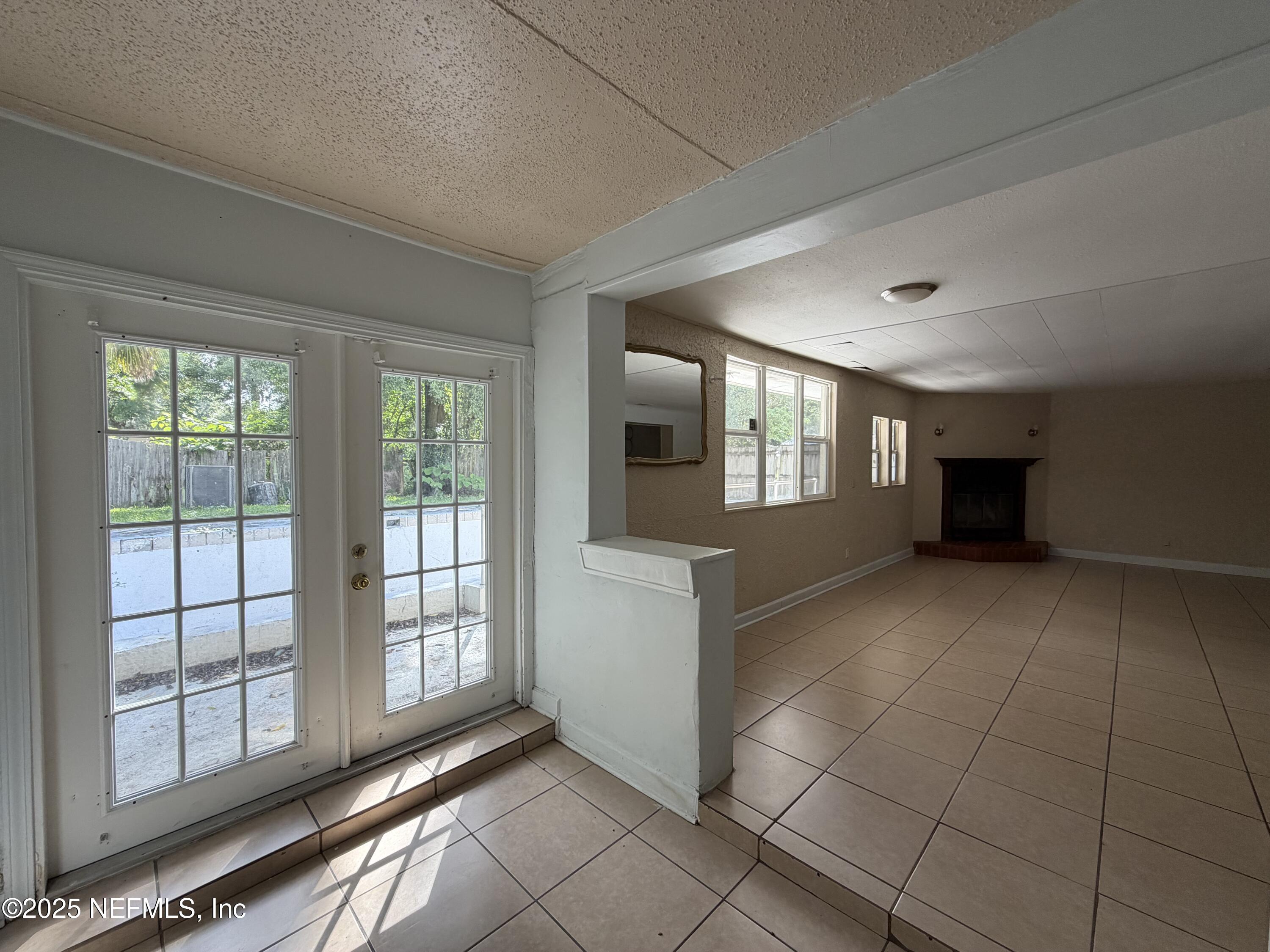 2423 GREEN OAK Drive