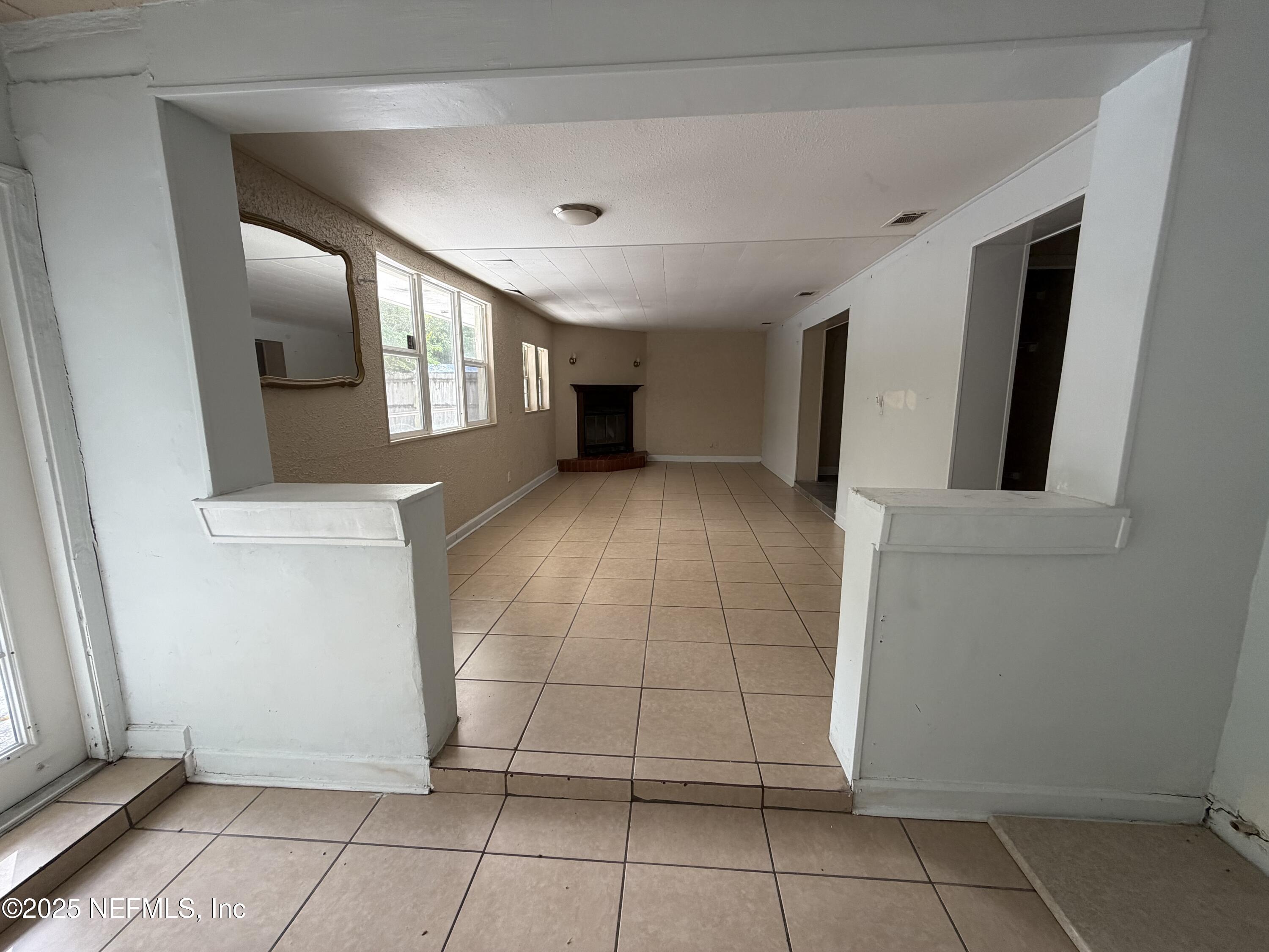 2423 GREEN OAK Drive