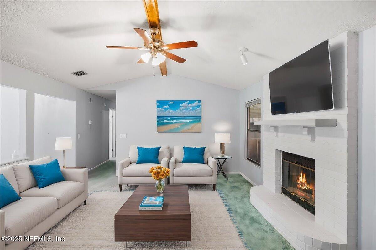 804 LIGHTWOOD Court