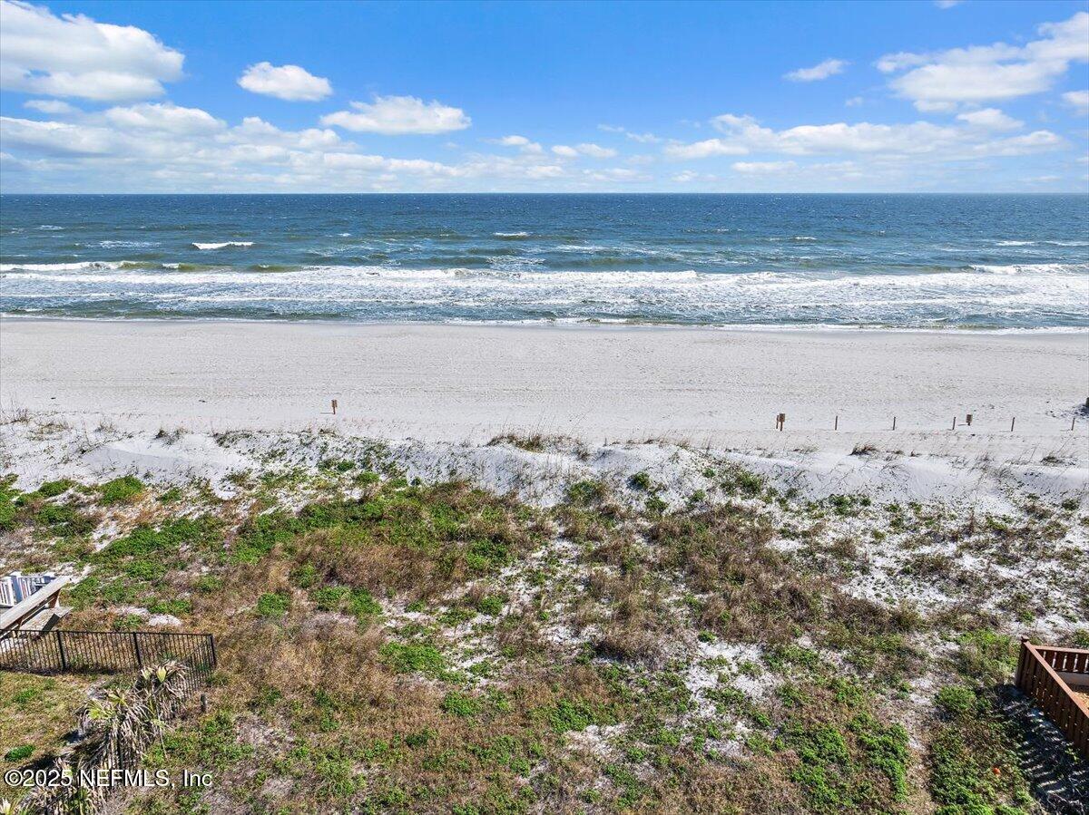 1025 BEACH Avenue