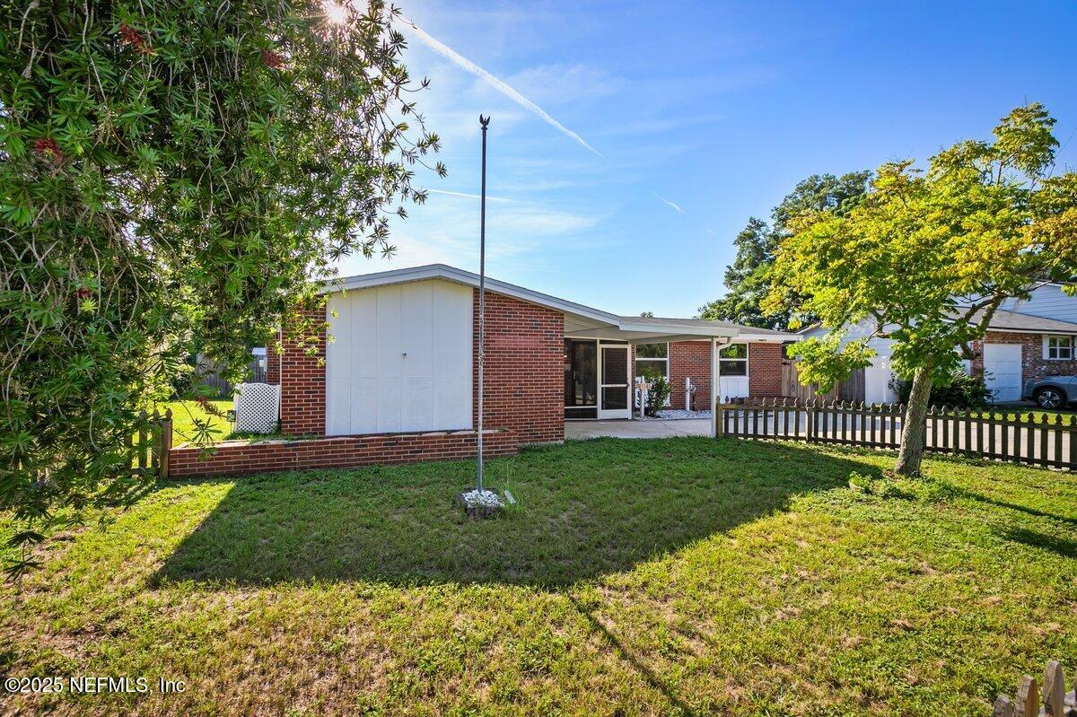 1185 PALISADES Drive