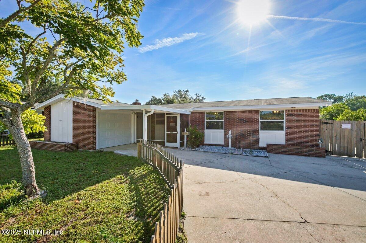 1185 PALISADES Drive