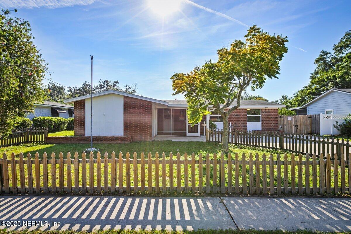 1185 PALISADES Drive