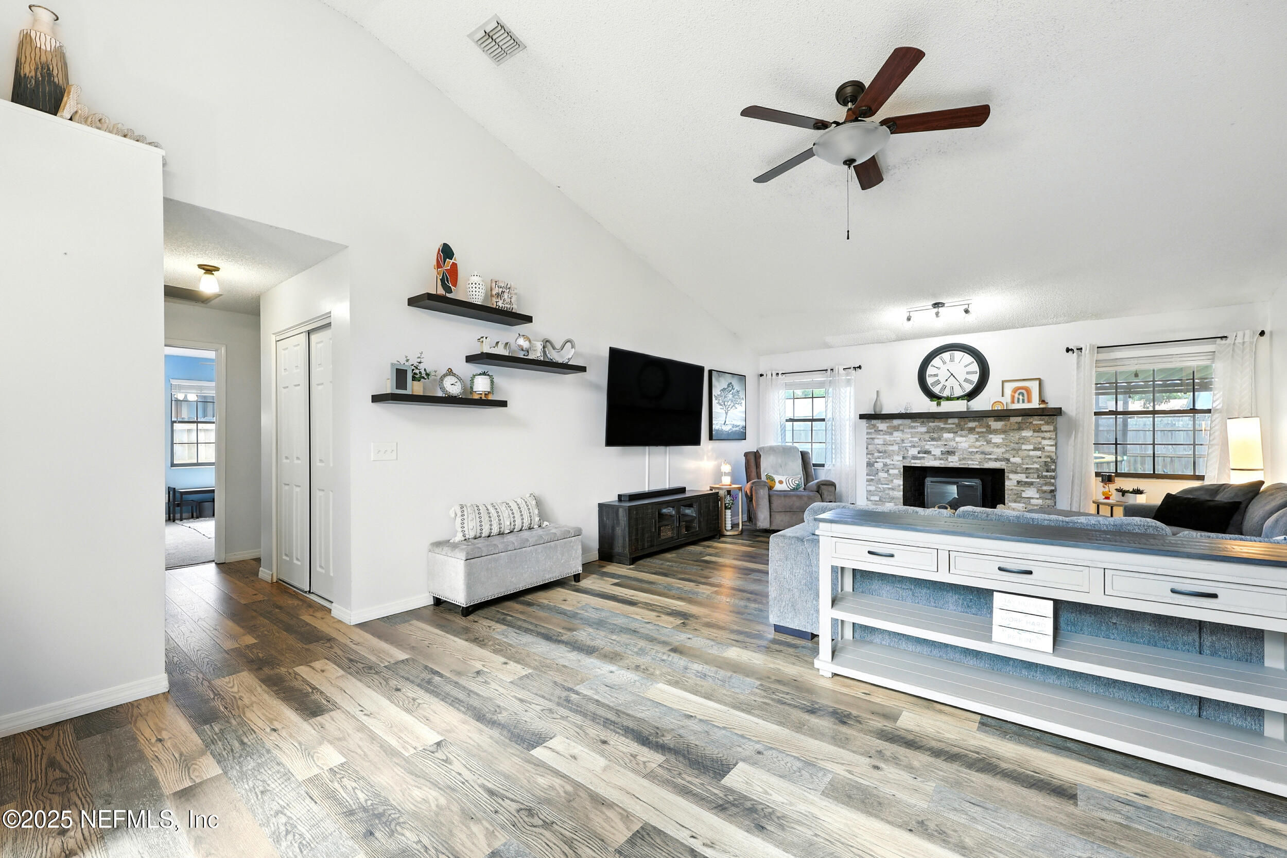 8462 SAND POINT Drive W