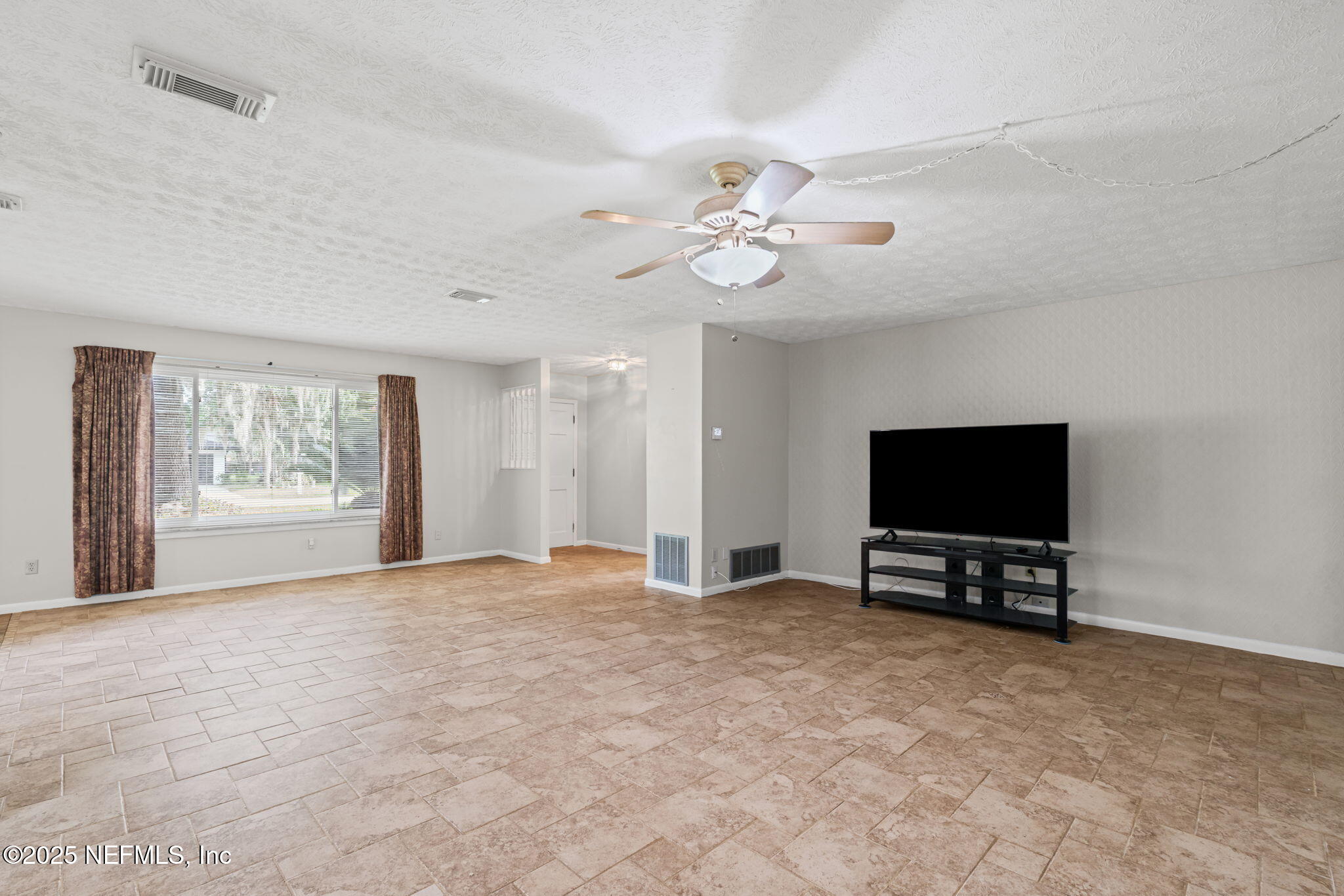 136 HOLLYWOOD FOREST Drive