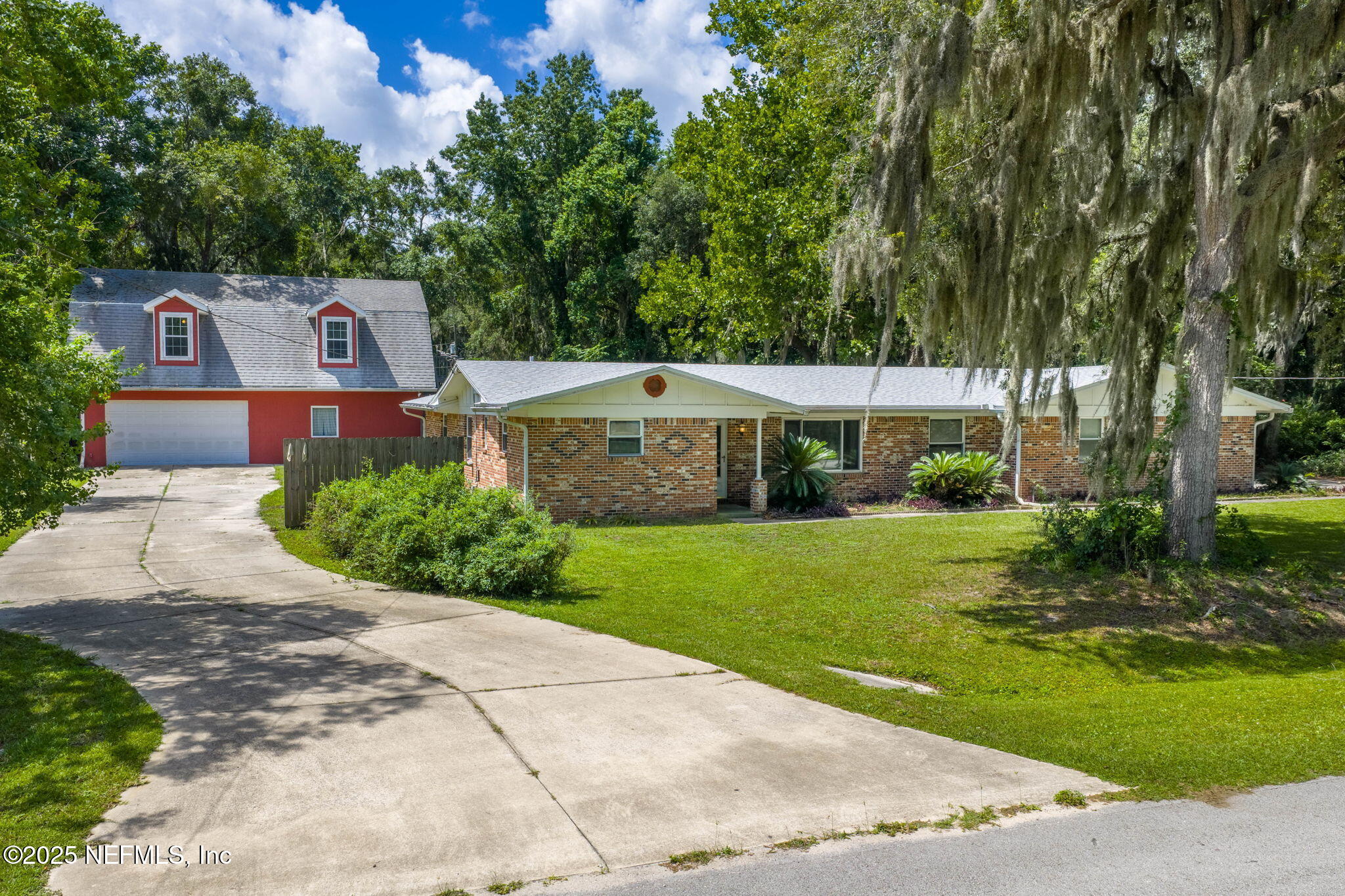 136 HOLLYWOOD FOREST Drive