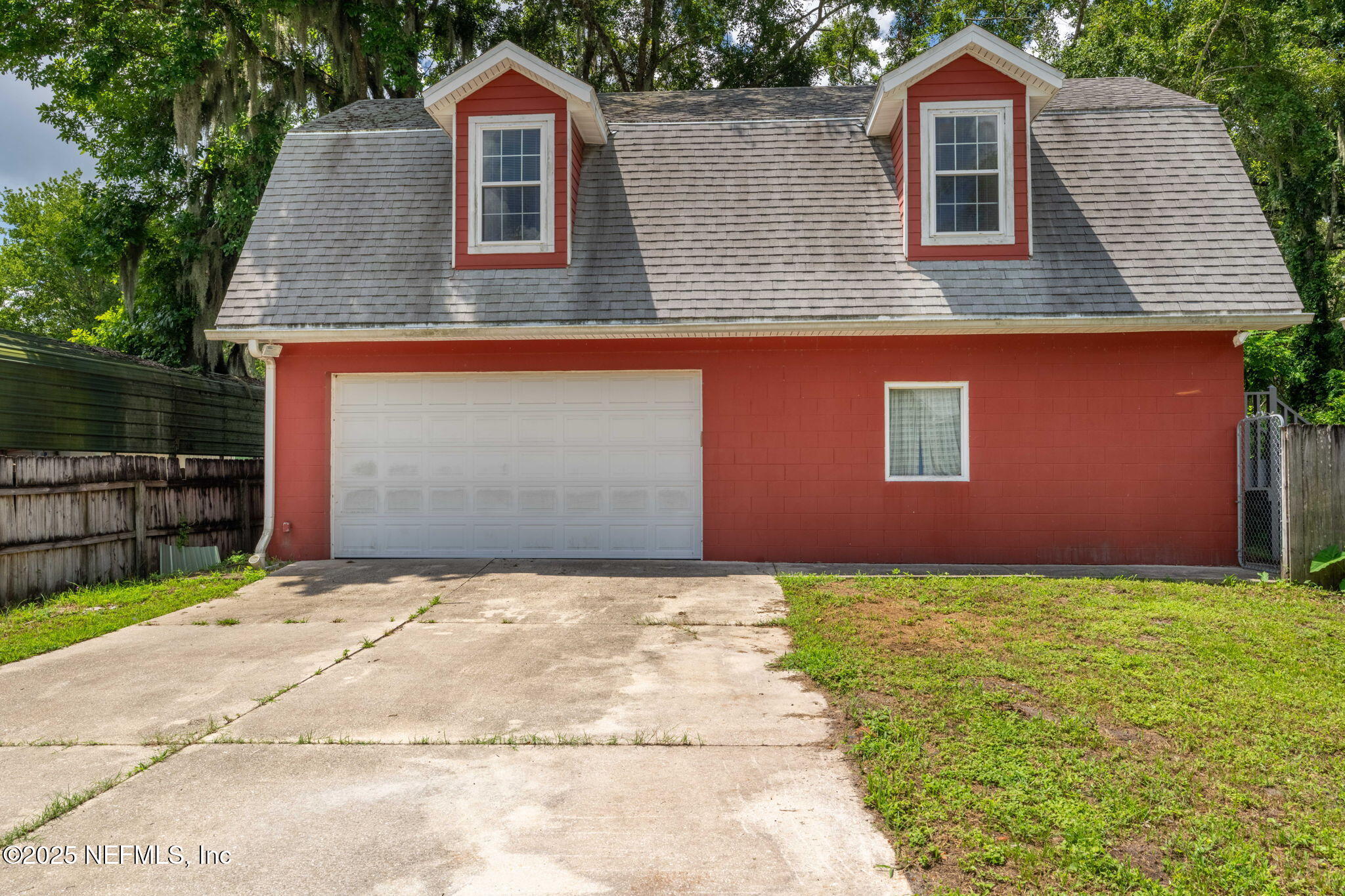 136 HOLLYWOOD FOREST Drive