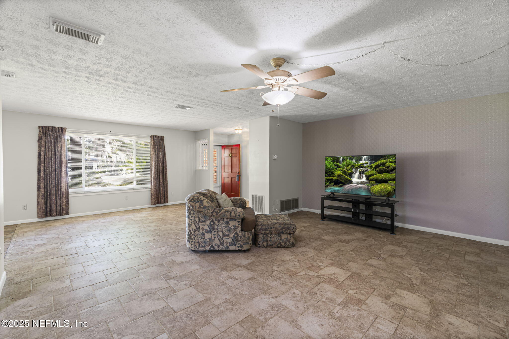 136 HOLLYWOOD FOREST Drive