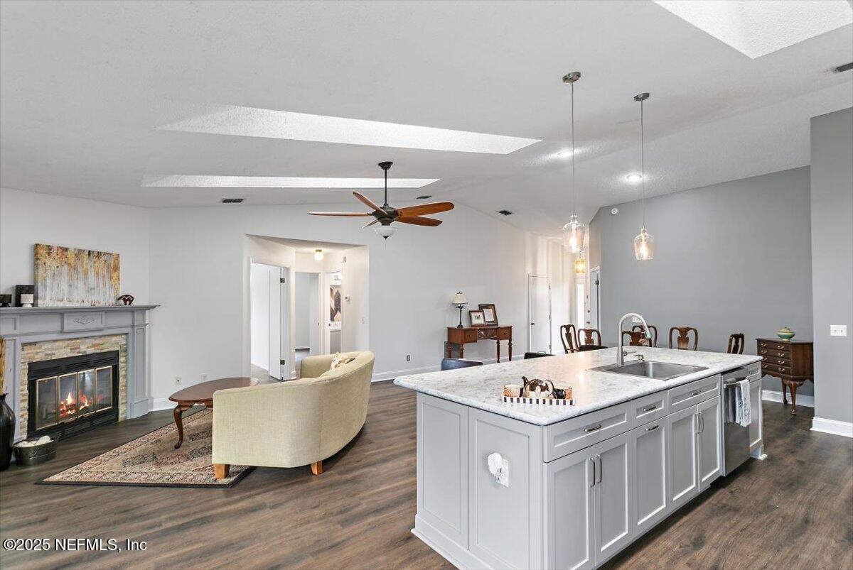 8013 WEATHER VANE Drive