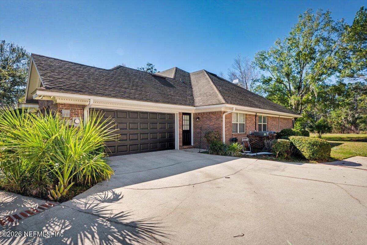 586 THORNWOOD Lane