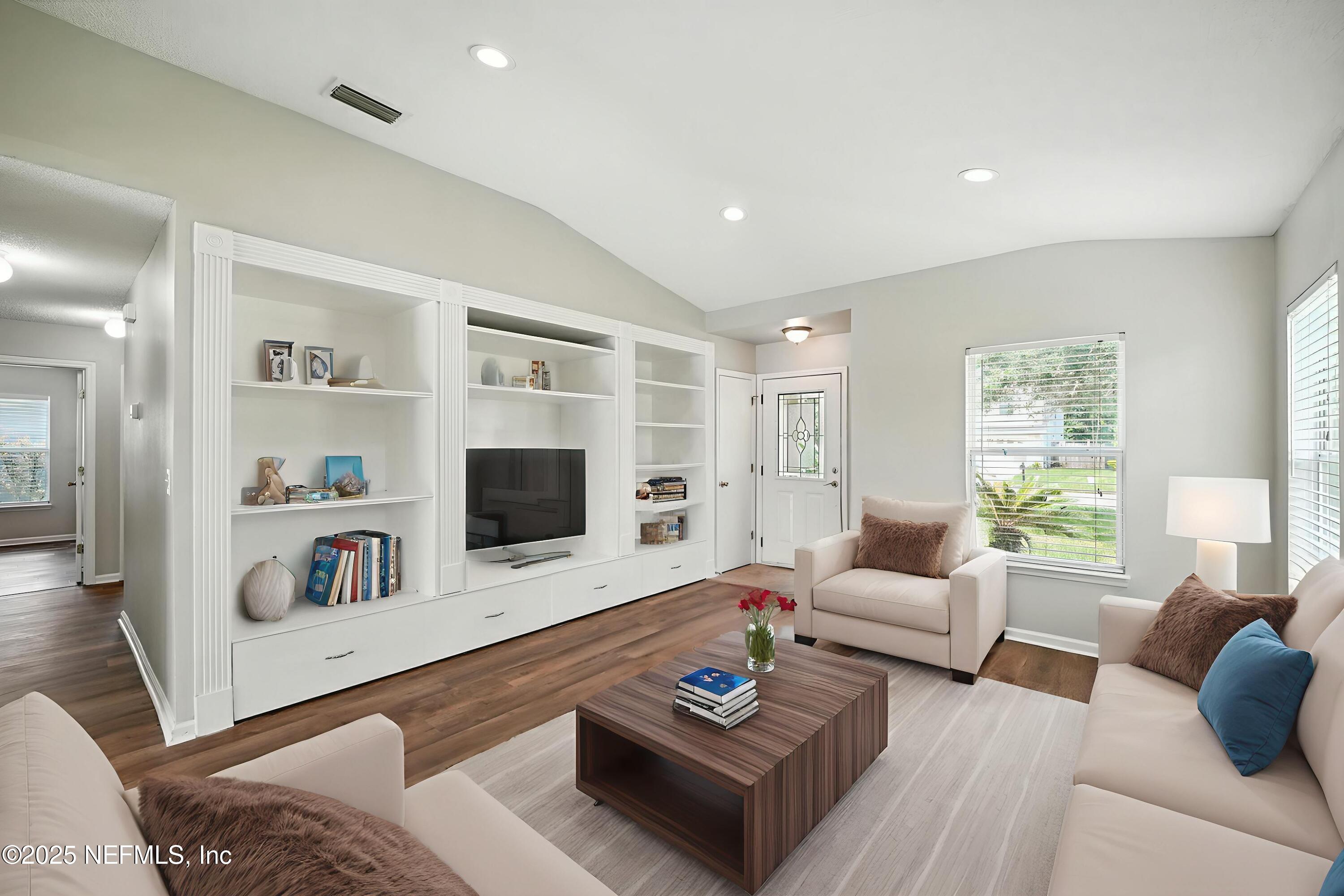 654 MACKENZIE Circle