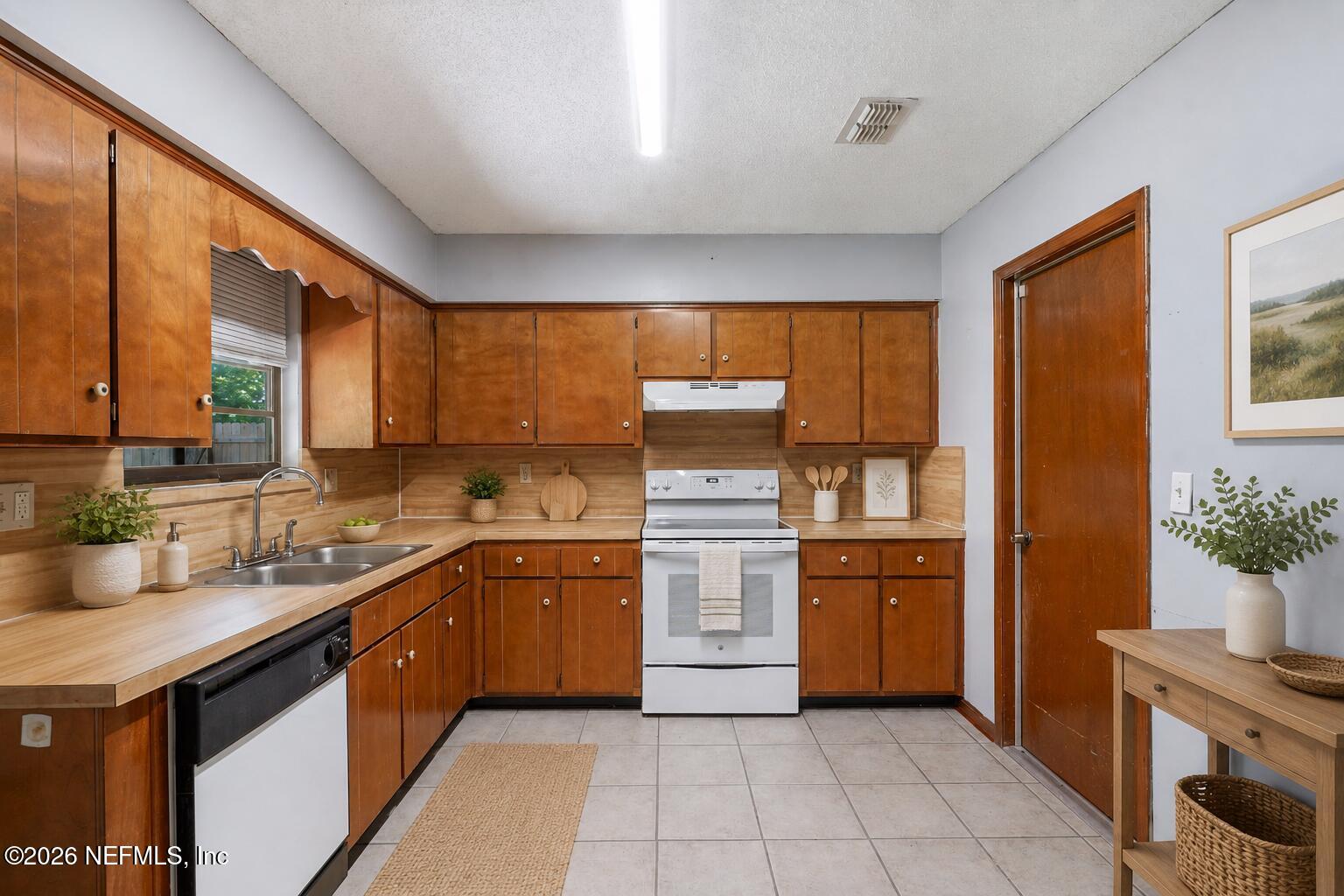 1790 KILLARN Circle