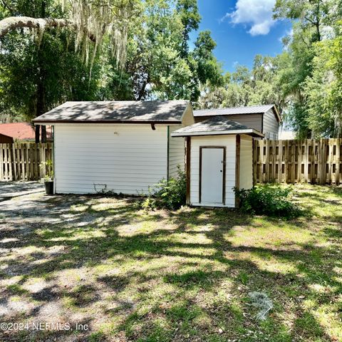 A home in Interlachen