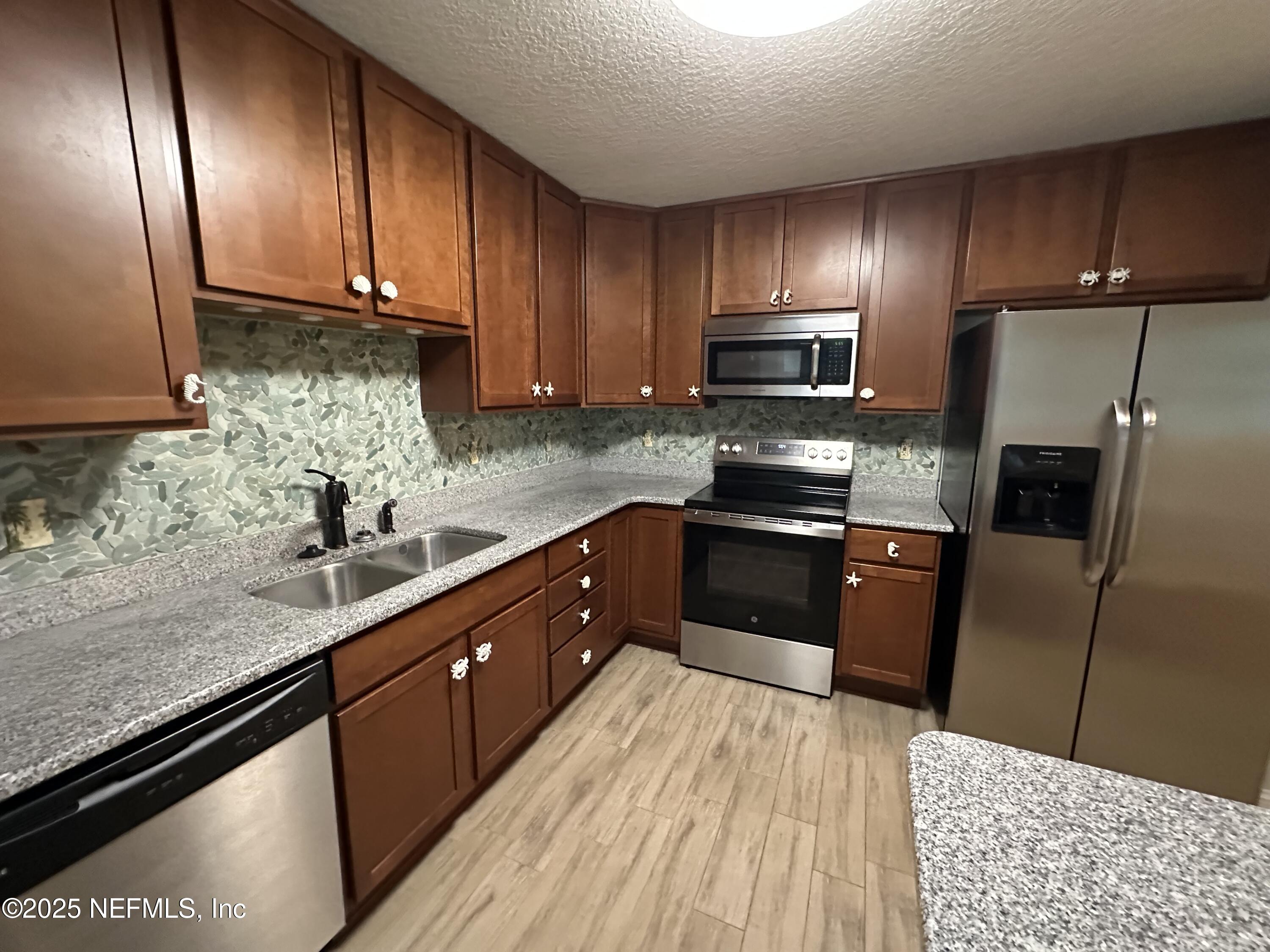 318 ROYAL PALMS Drive