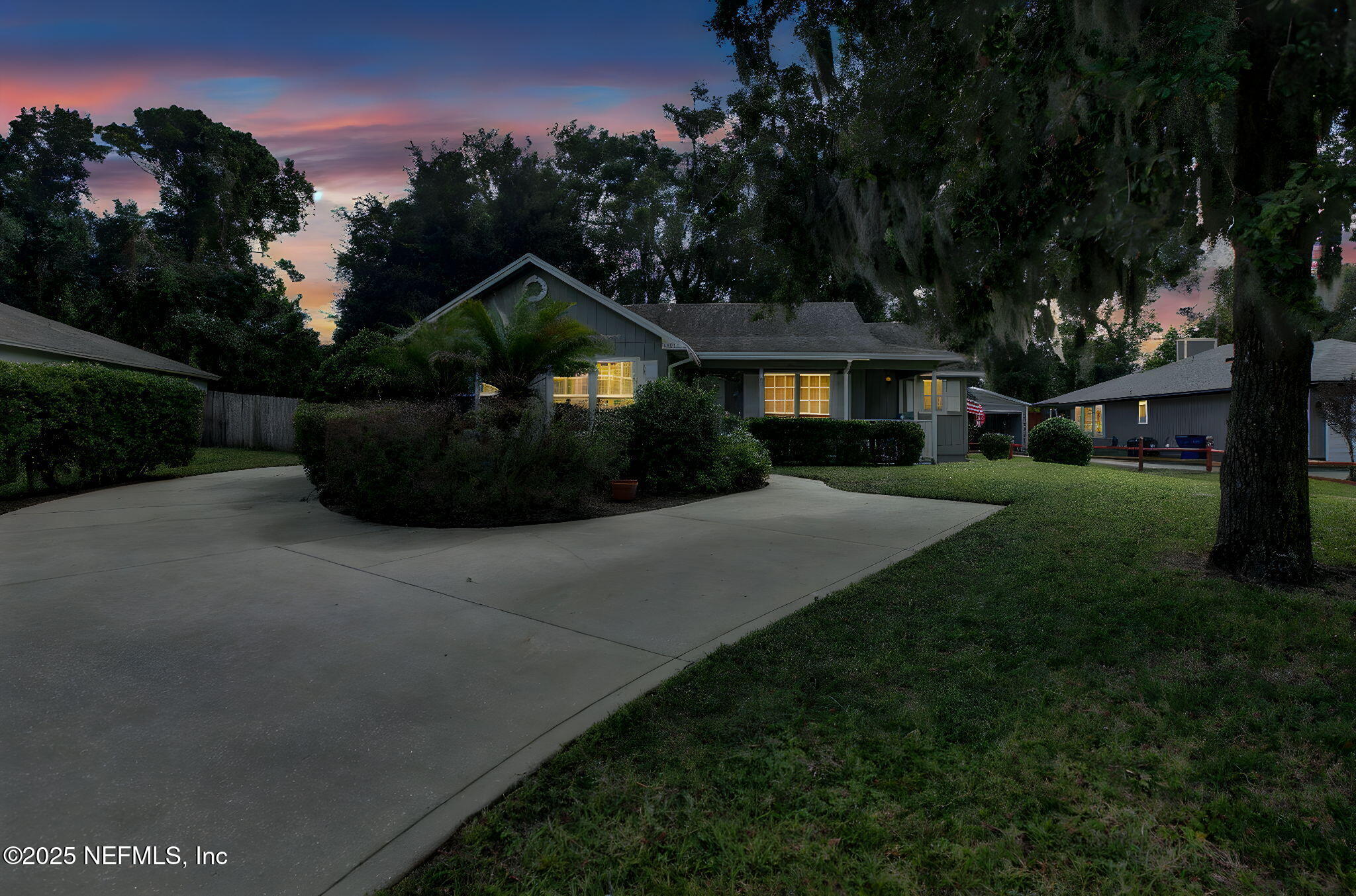 2433 BONNIE OAKS Drive