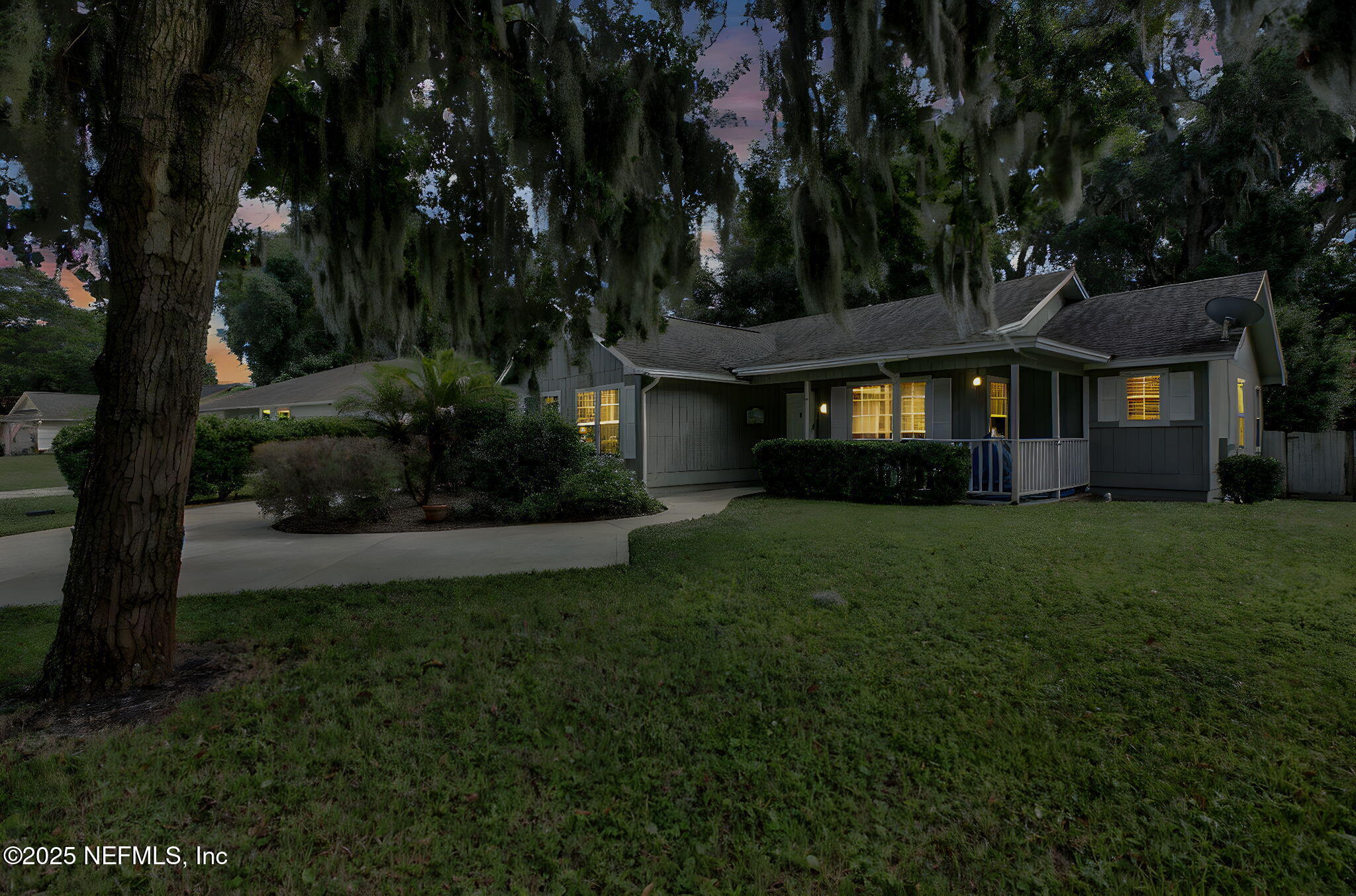 2433 BONNIE OAKS Drive