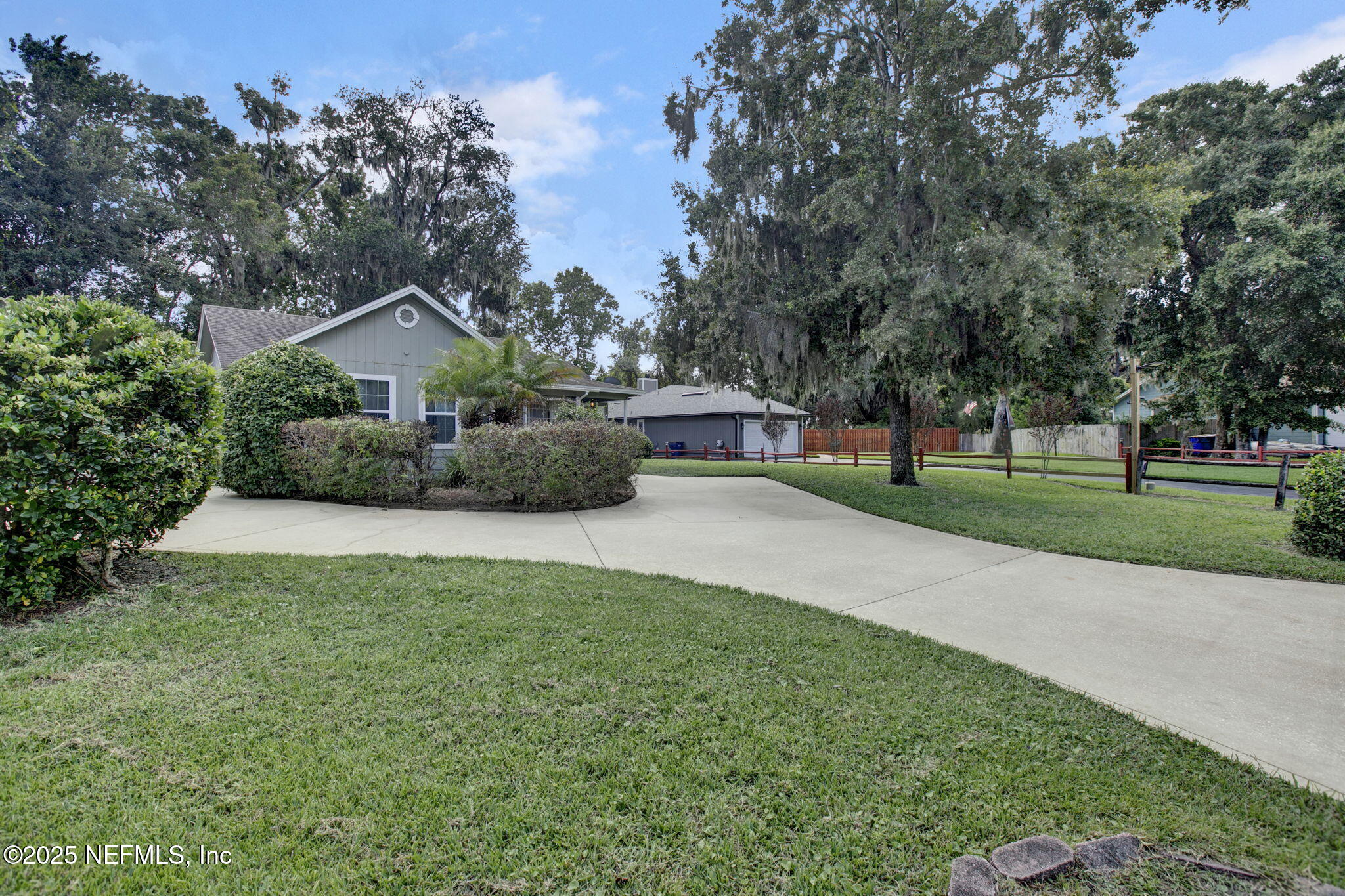 2433 BONNIE OAKS Drive