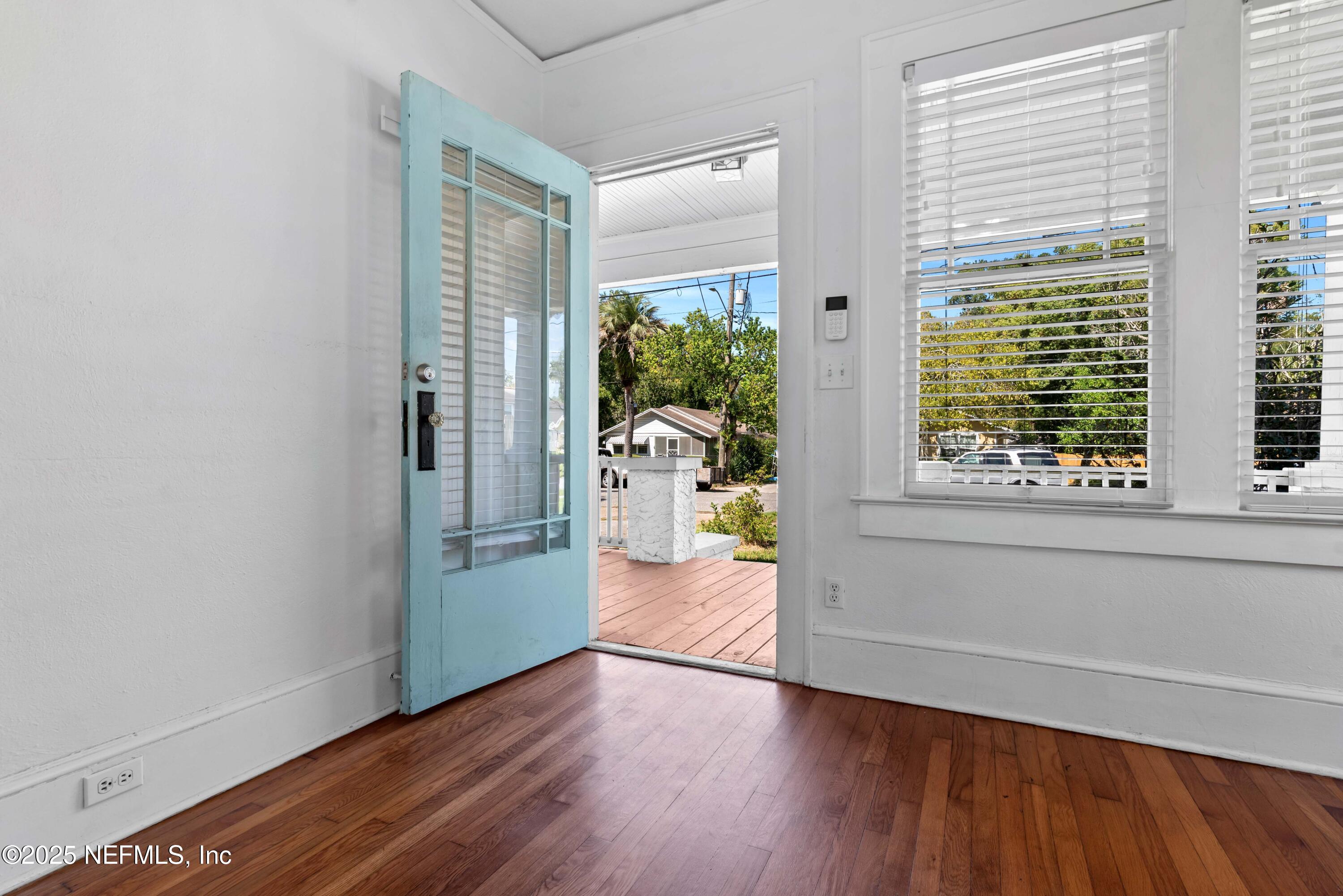 4436 MELROSE Avenue