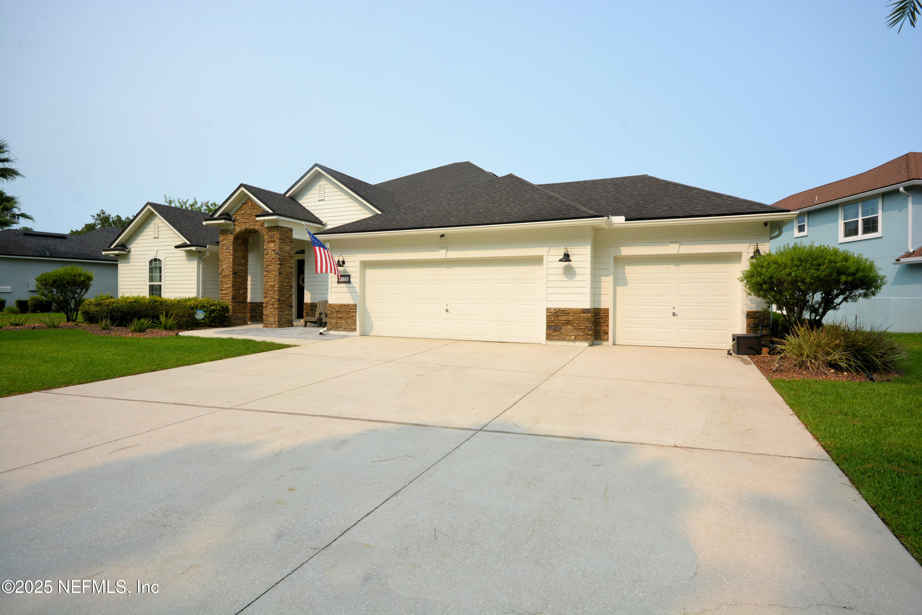 2175 CLUB LAKE DR Drive
