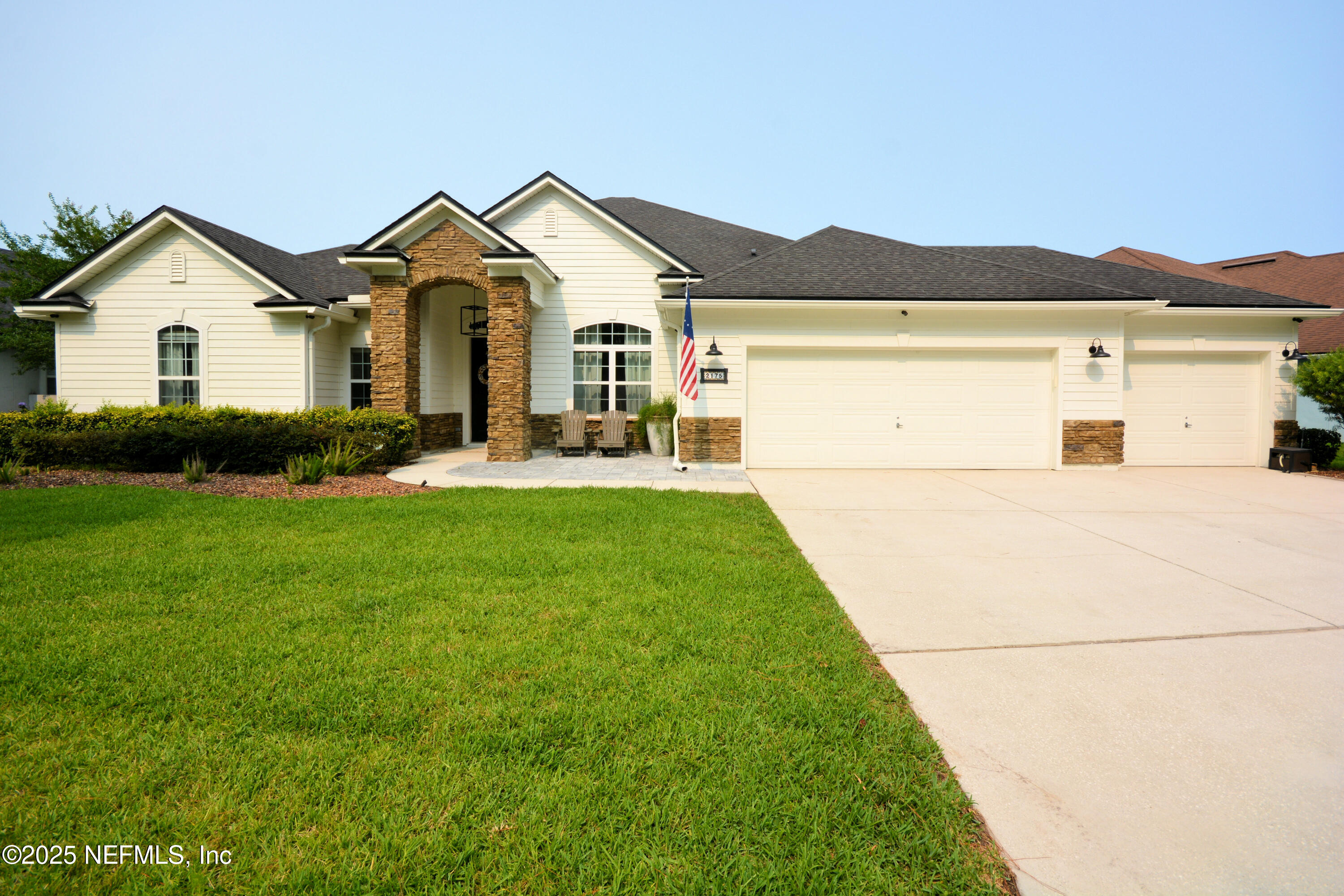 2175 CLUB LAKE DR Drive