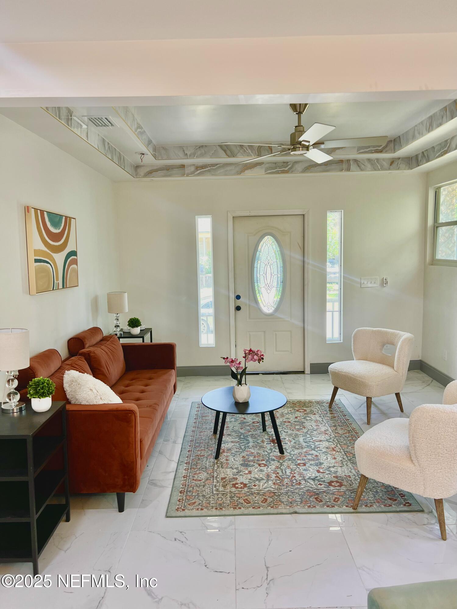 225 E 18TH Street