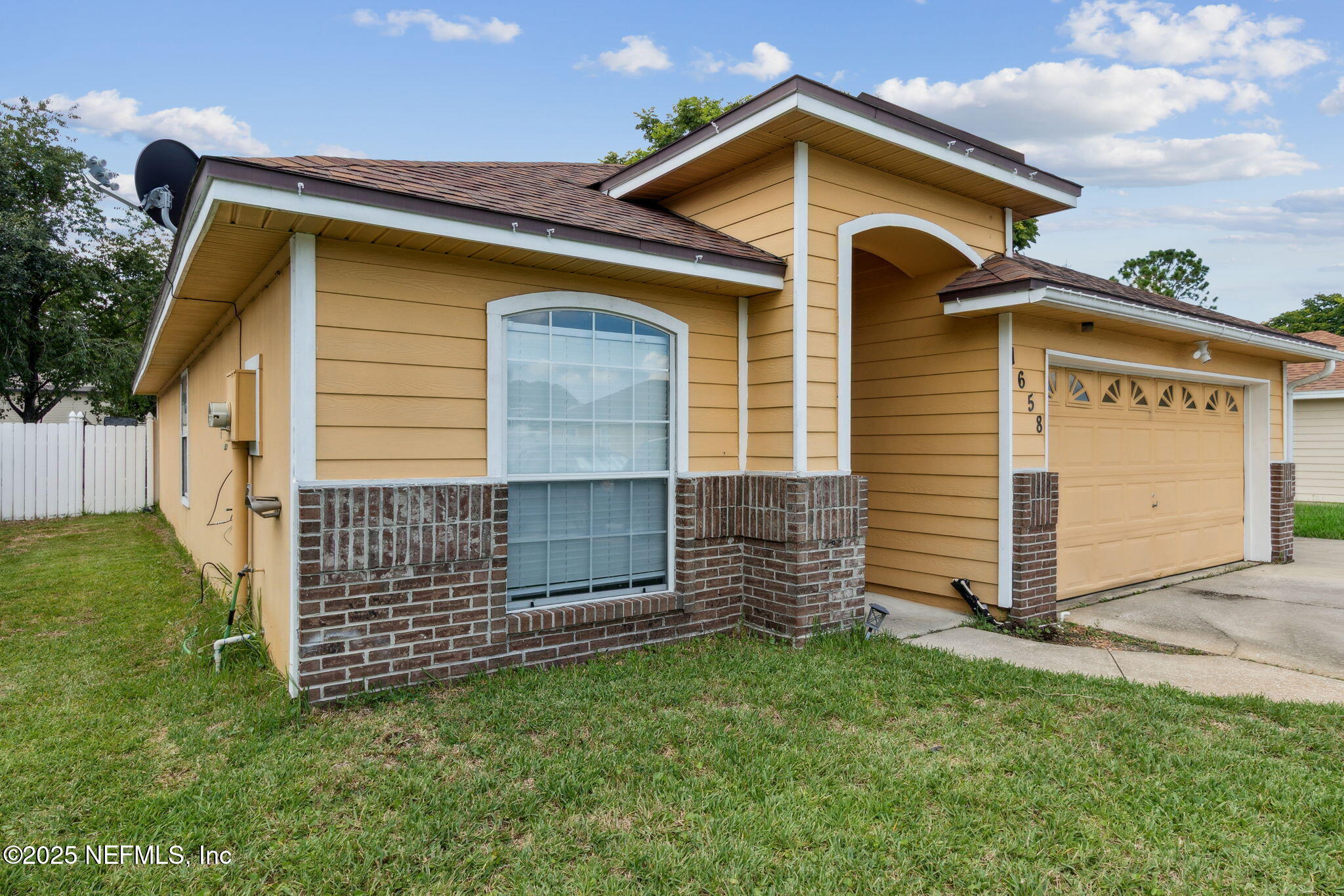 1658 HUDDERFIELD Circle W