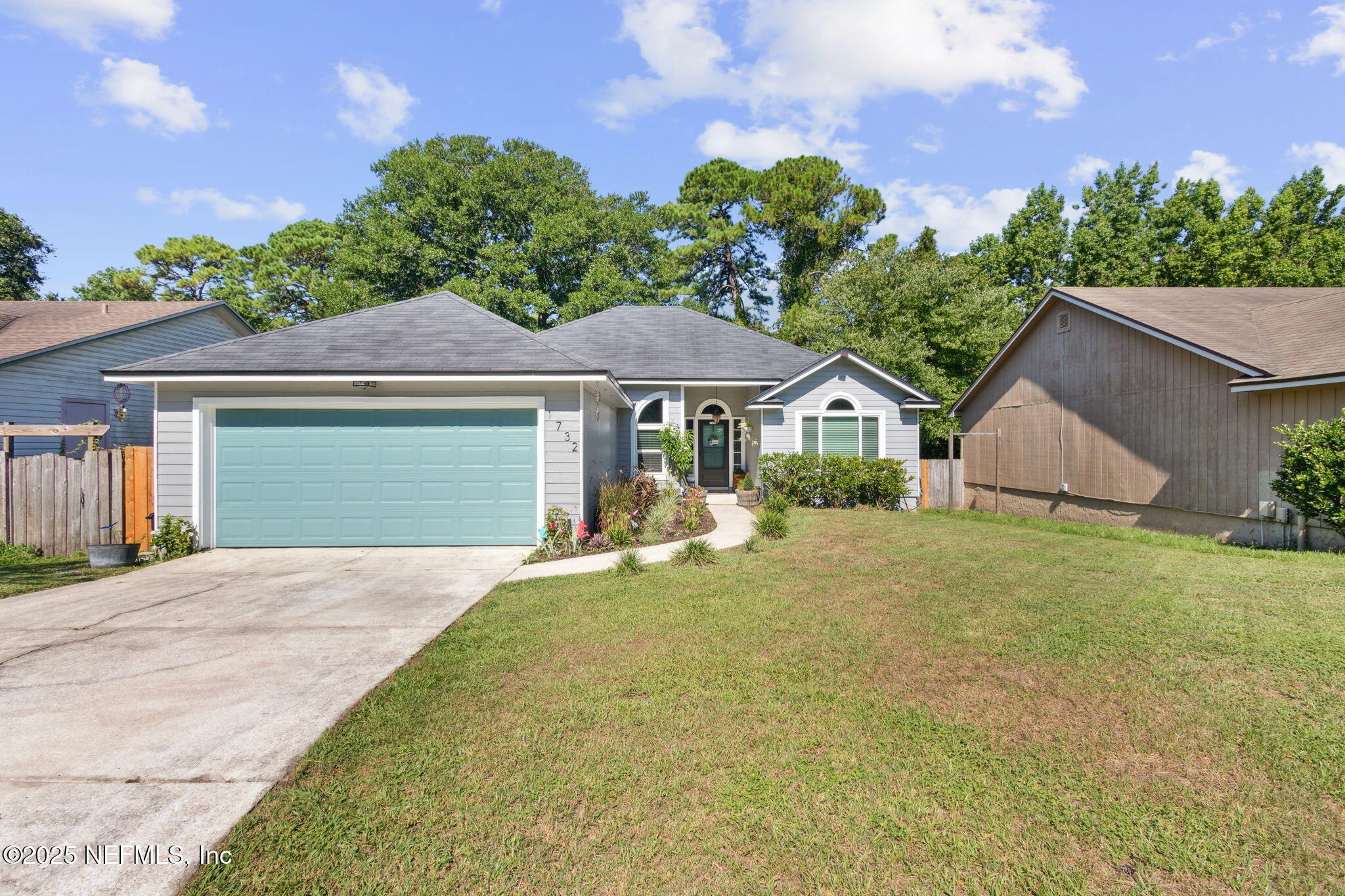 1732 CHANDELIER Circle W