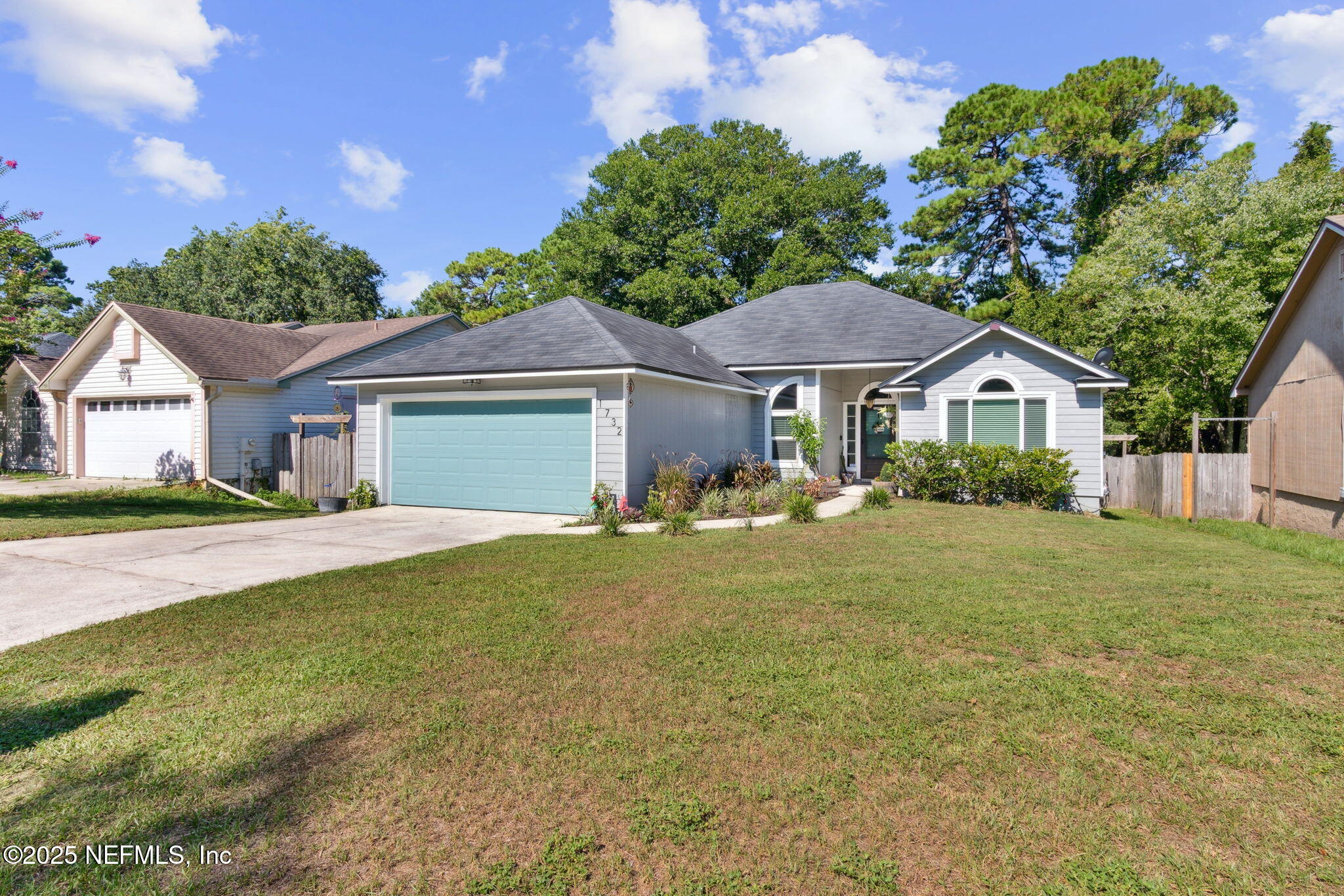 1732 CHANDELIER Circle W