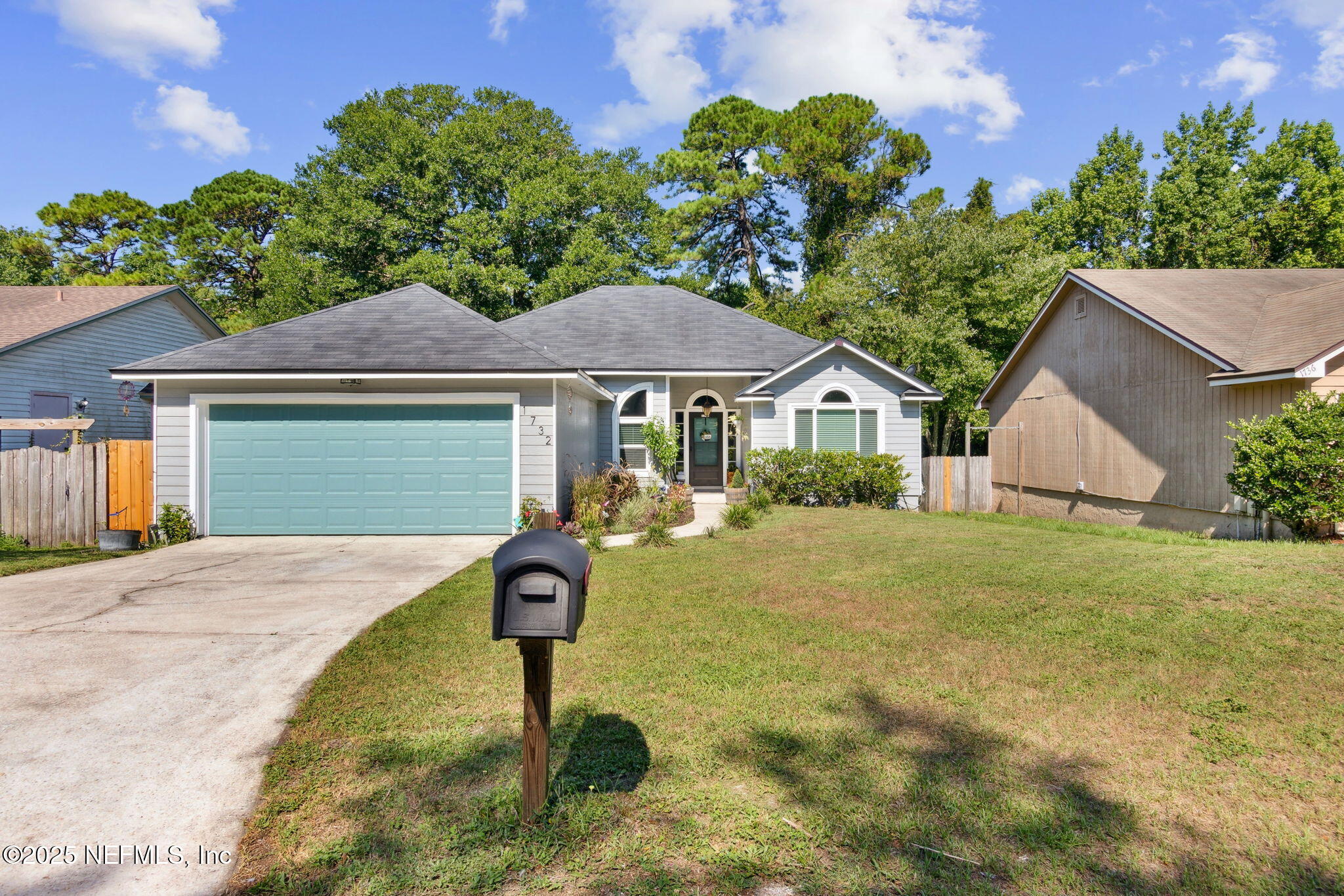 1732 CHANDELIER Circle W