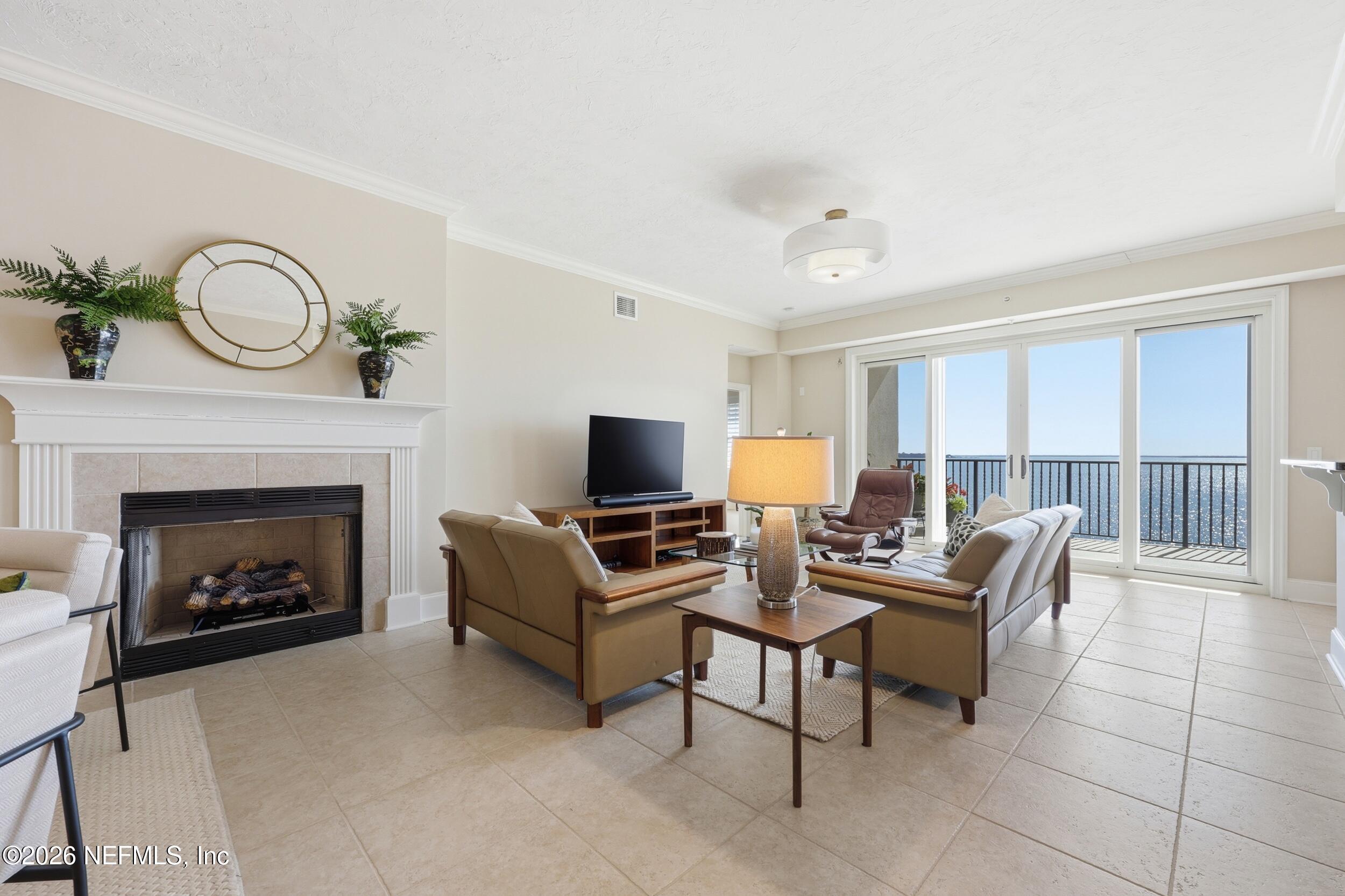 2358 RIVERSIDE Avenue 304