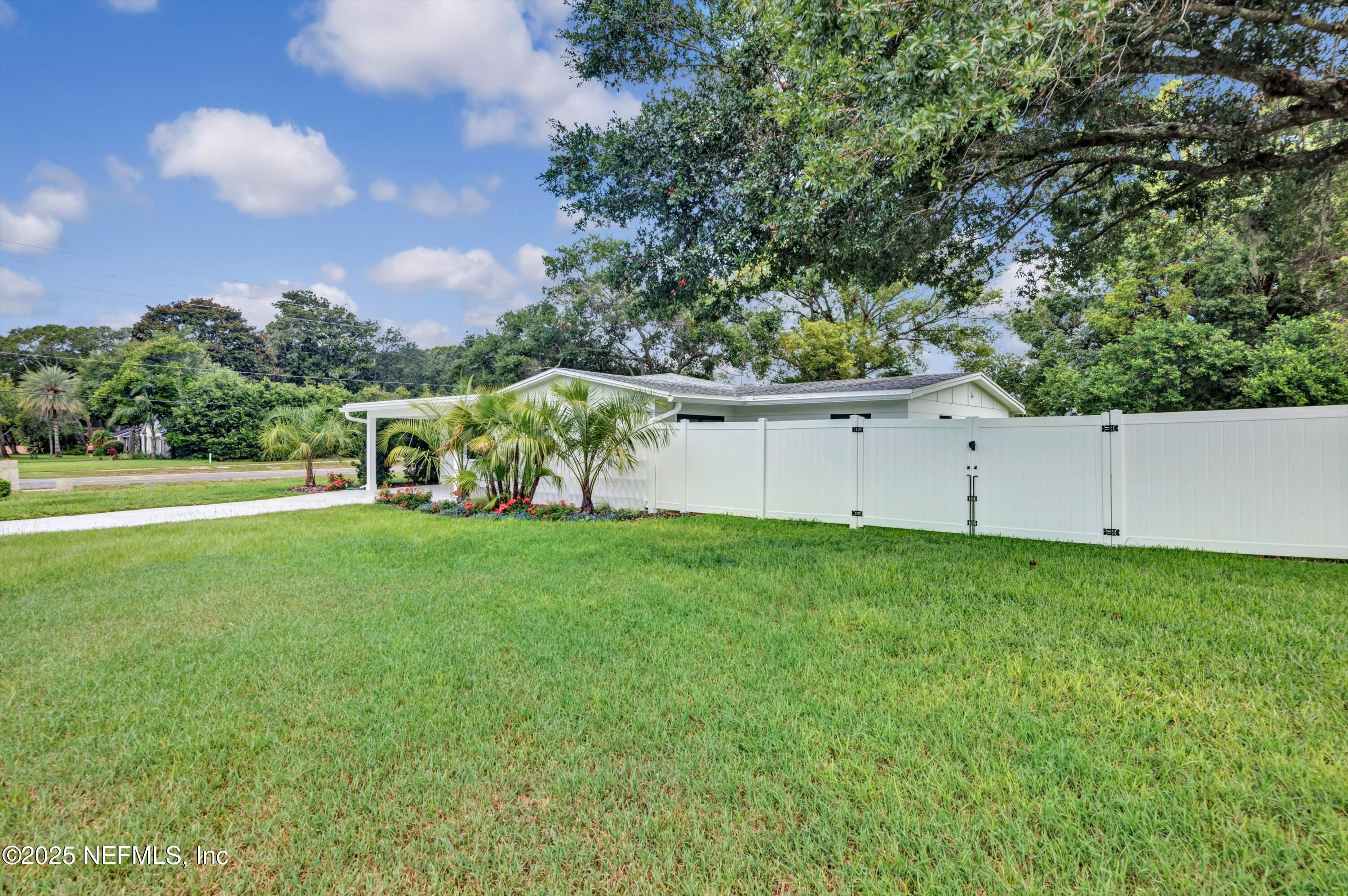 1124 OCEANWOOD Drive S