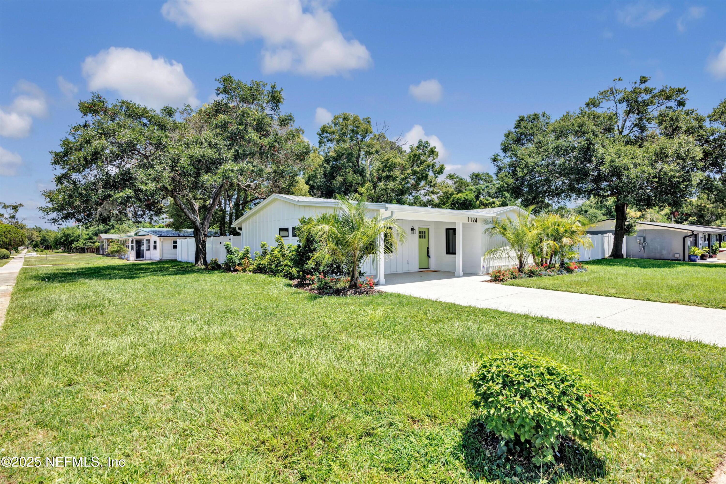 1124 OCEANWOOD Drive S