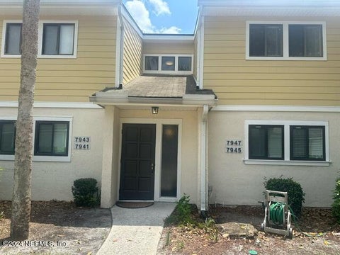 Photo of 7947 LOS ROBLES Court, Jacksonville, FL 32256 (MLS # 2166314)
