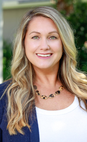 This is a photo of LARA HEJTMANEK. This professional services JACKSONVILLE, FL homes for sale in 32223 and the surrounding areas.