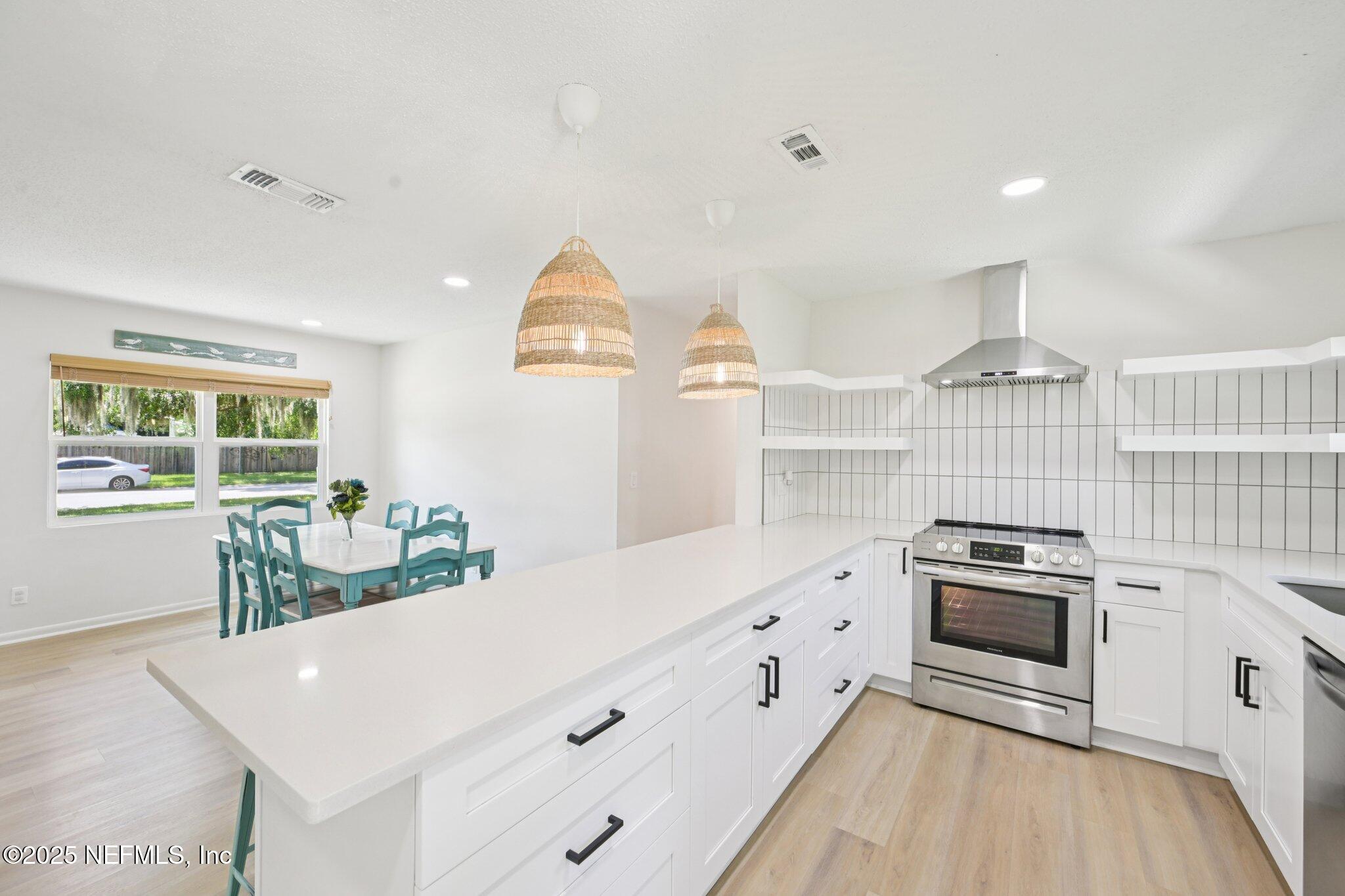 2619 MONTREAL Street