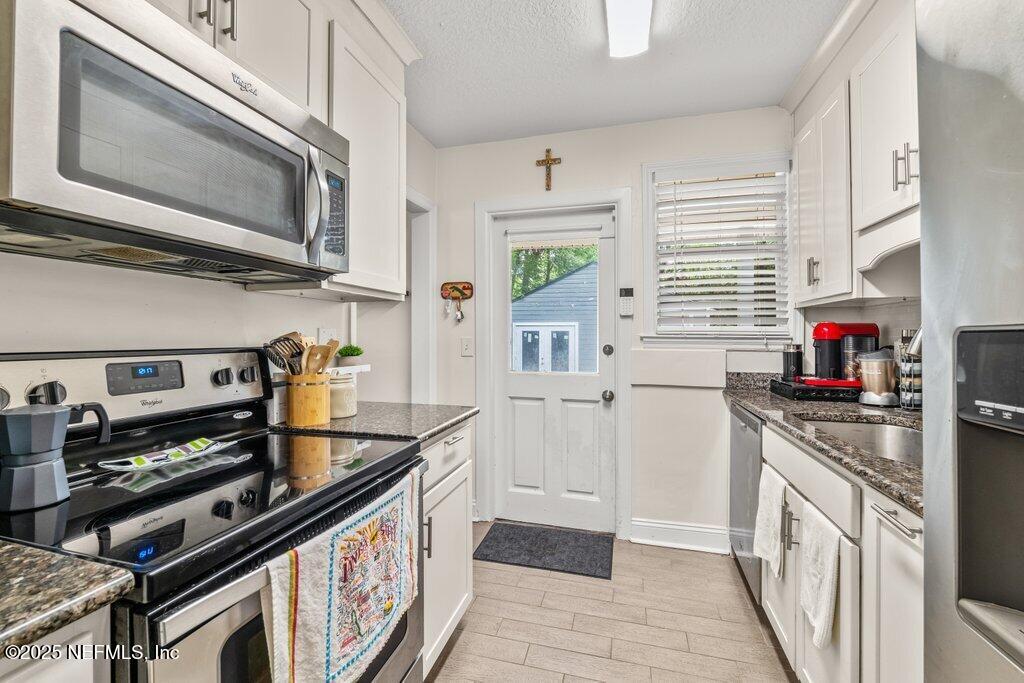 1289 RENSSELAER Avenue