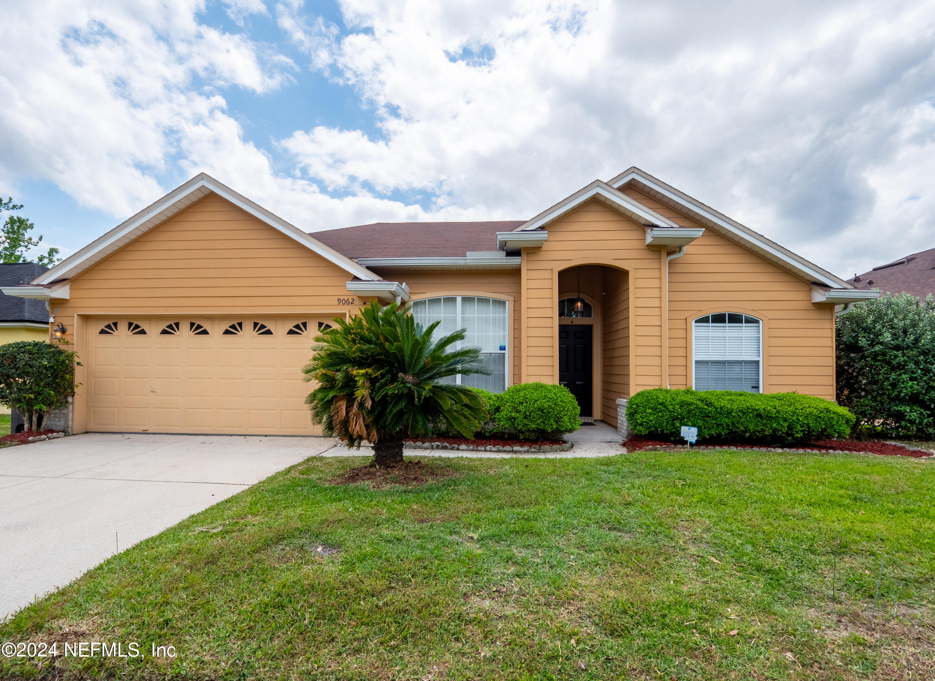 Jacksonville, FL home for sale located at 9062 Prosperity Lake Drive, Jacksonville, FL 32244