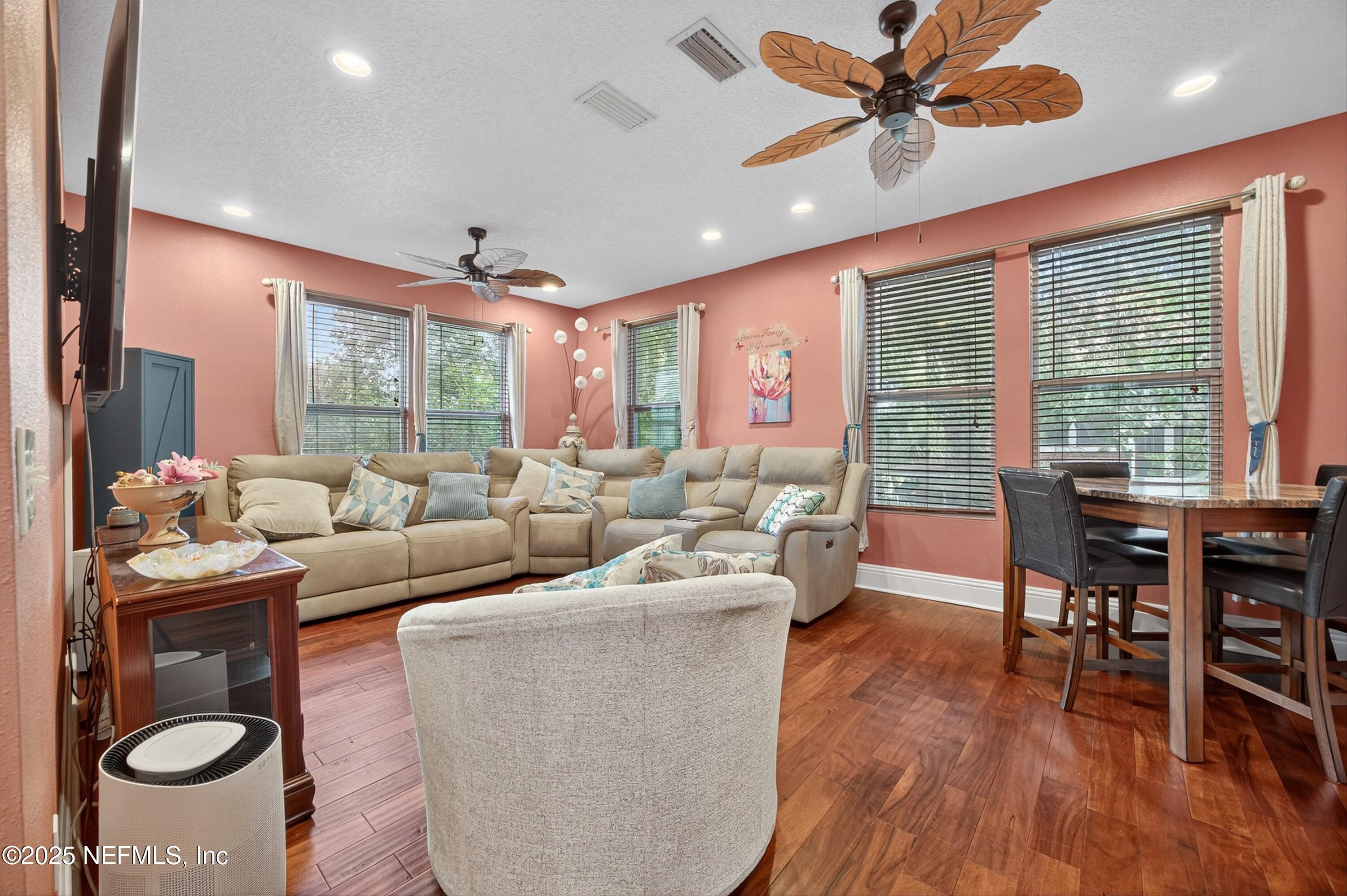 238 W 11TH Street