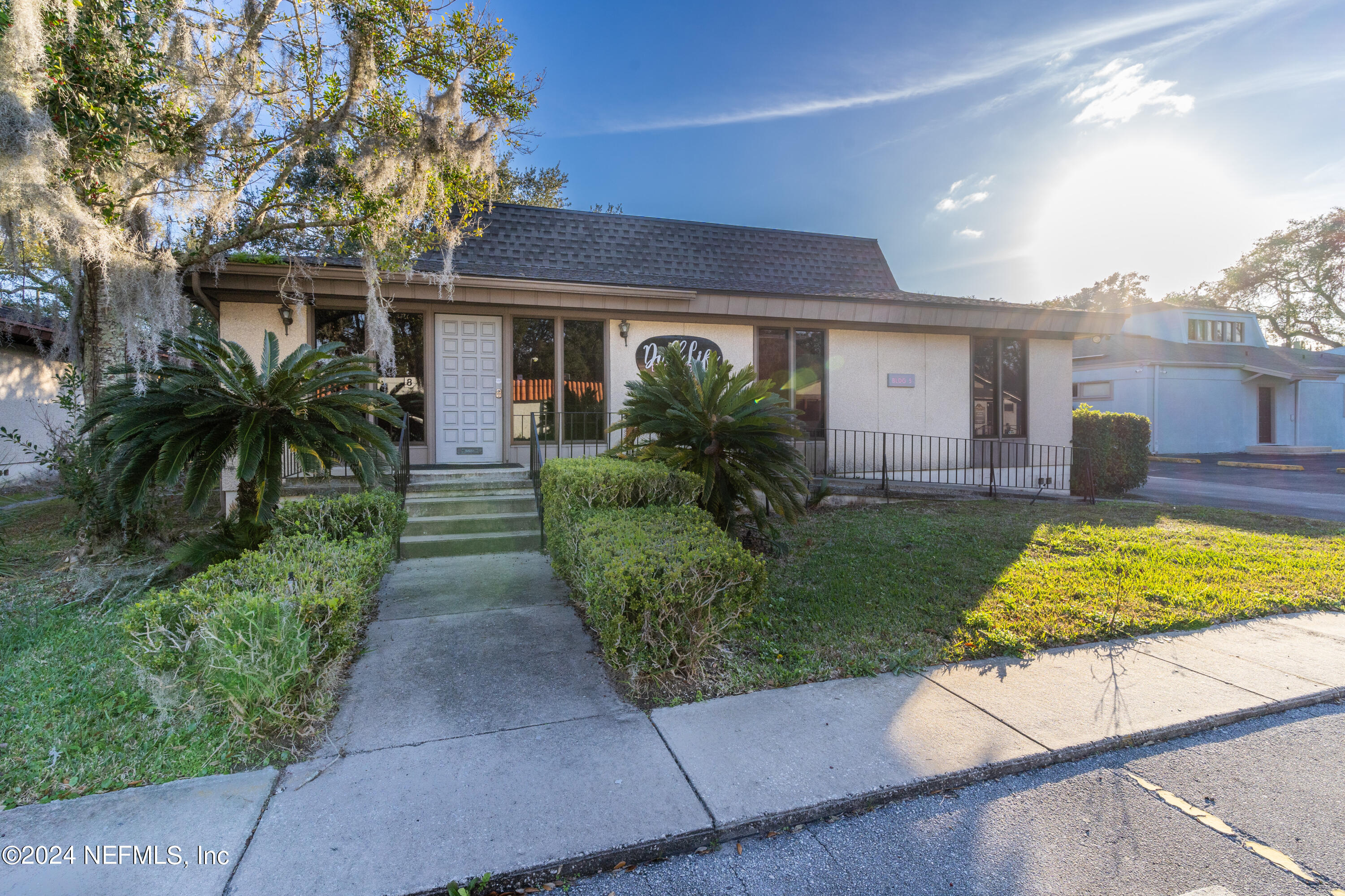 4131 UNIVERSITY Boulevard 5