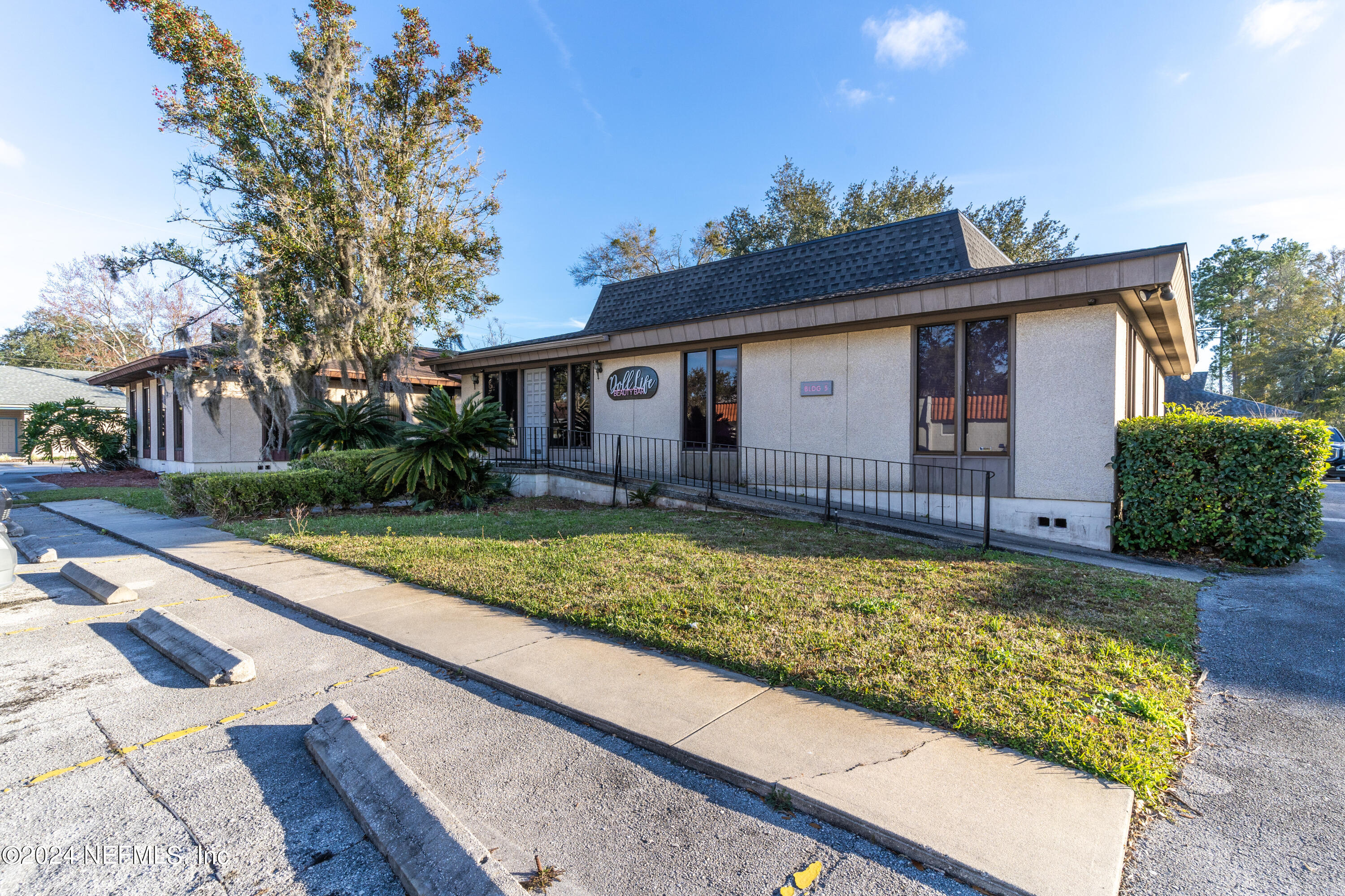 4131 UNIVERSITY Boulevard 5