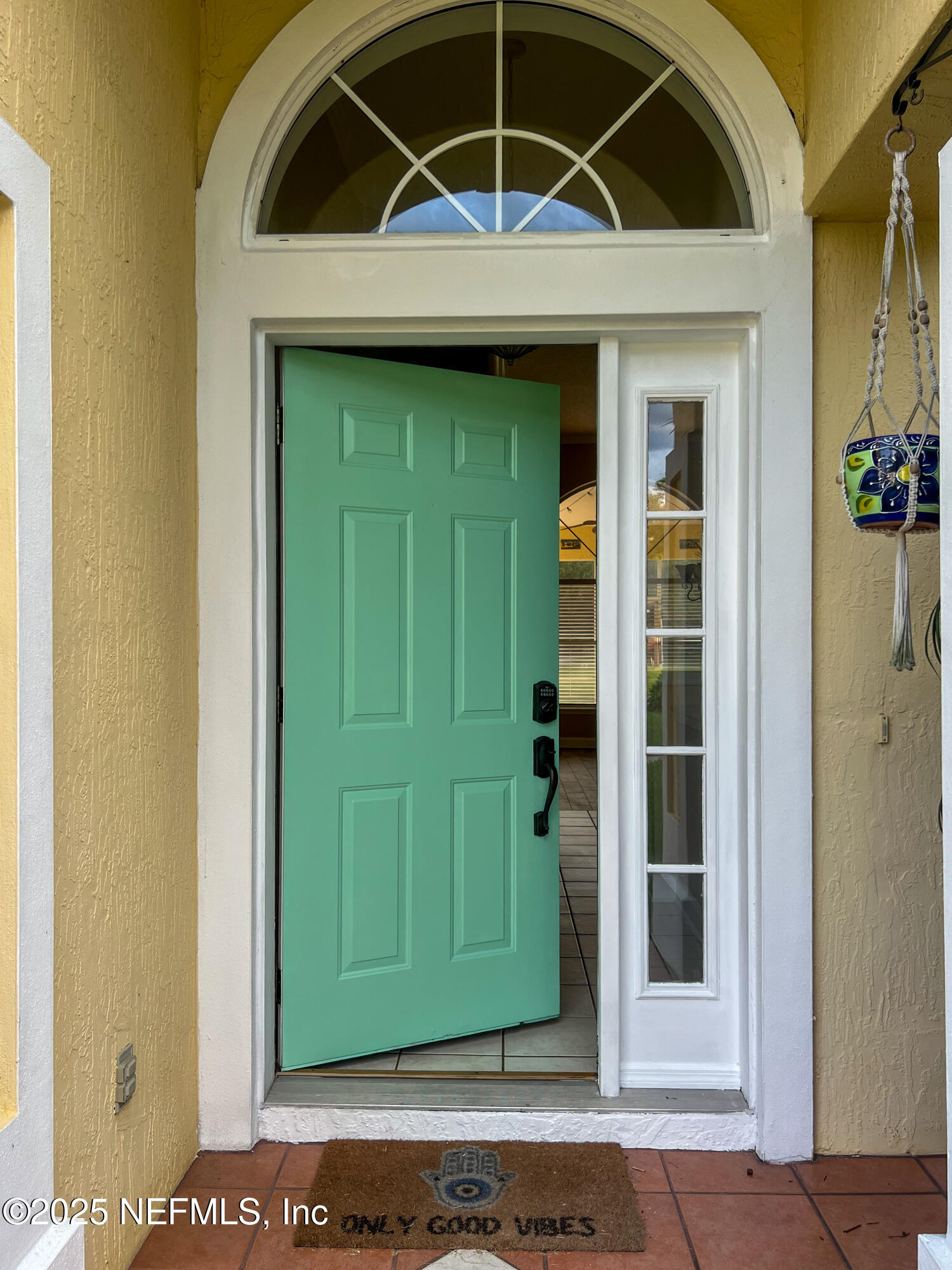 1704 TALL TREE Drive E