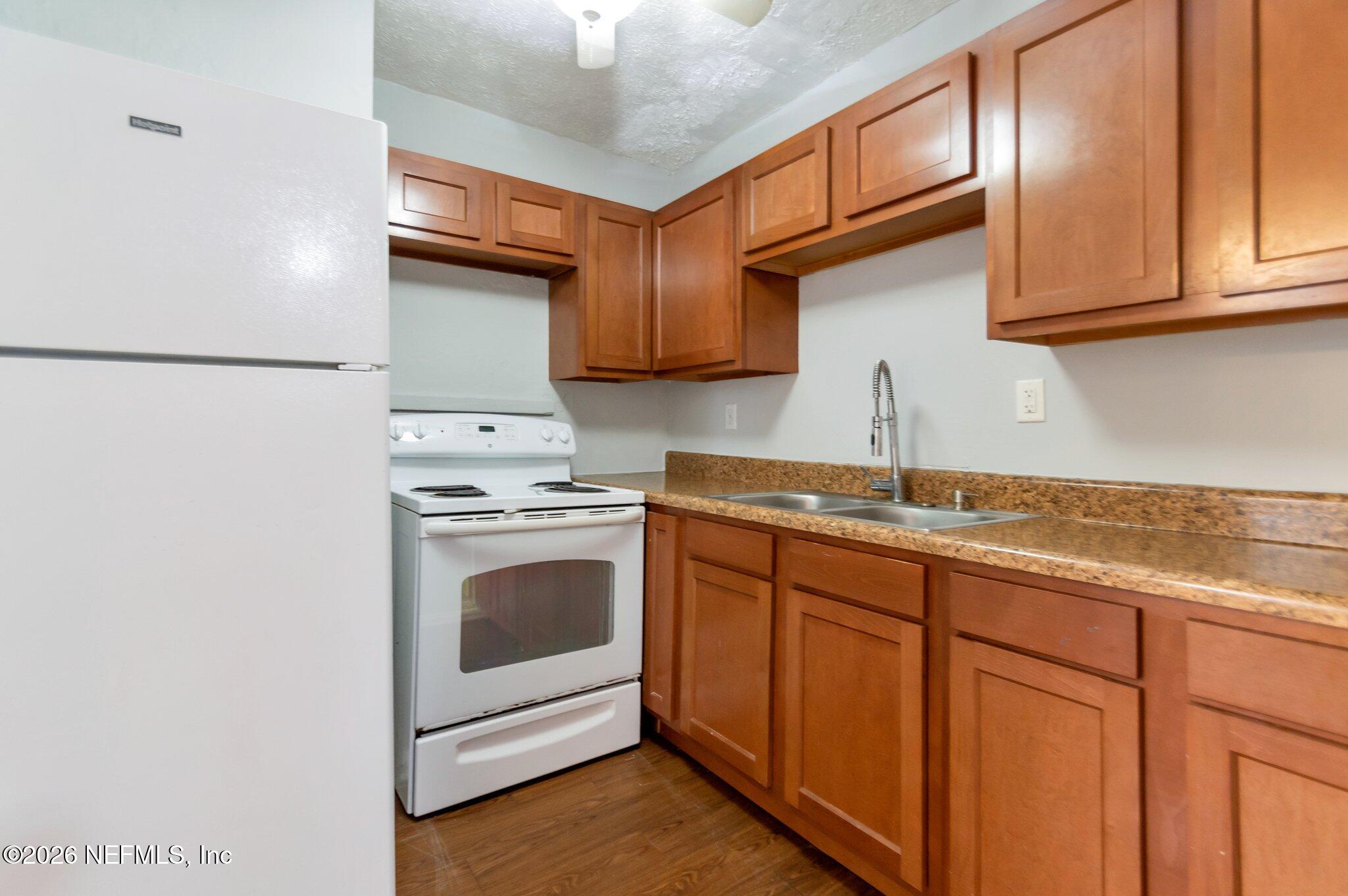 2862 WOODLAND Street