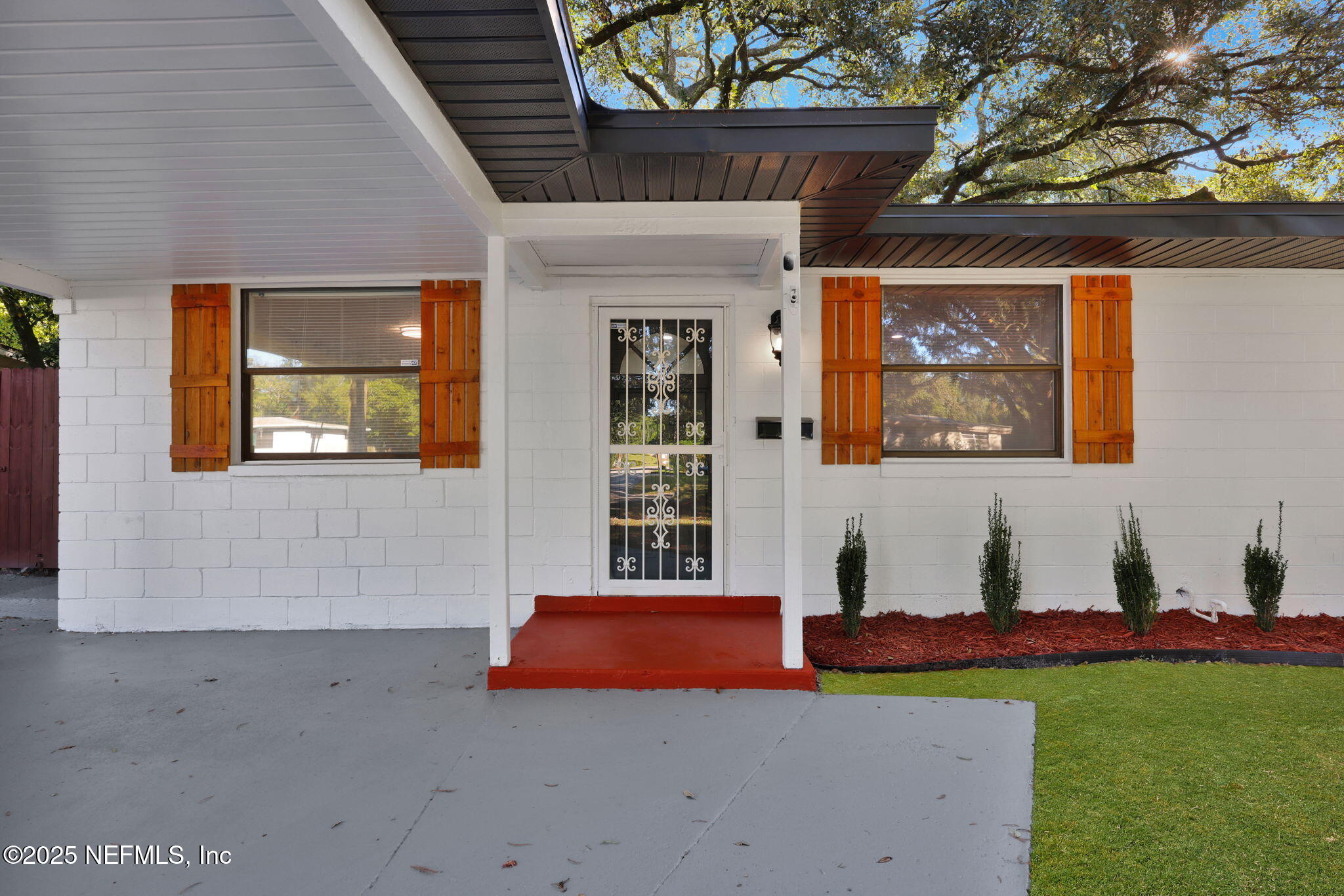 2531 E BURLINGAME Drive E