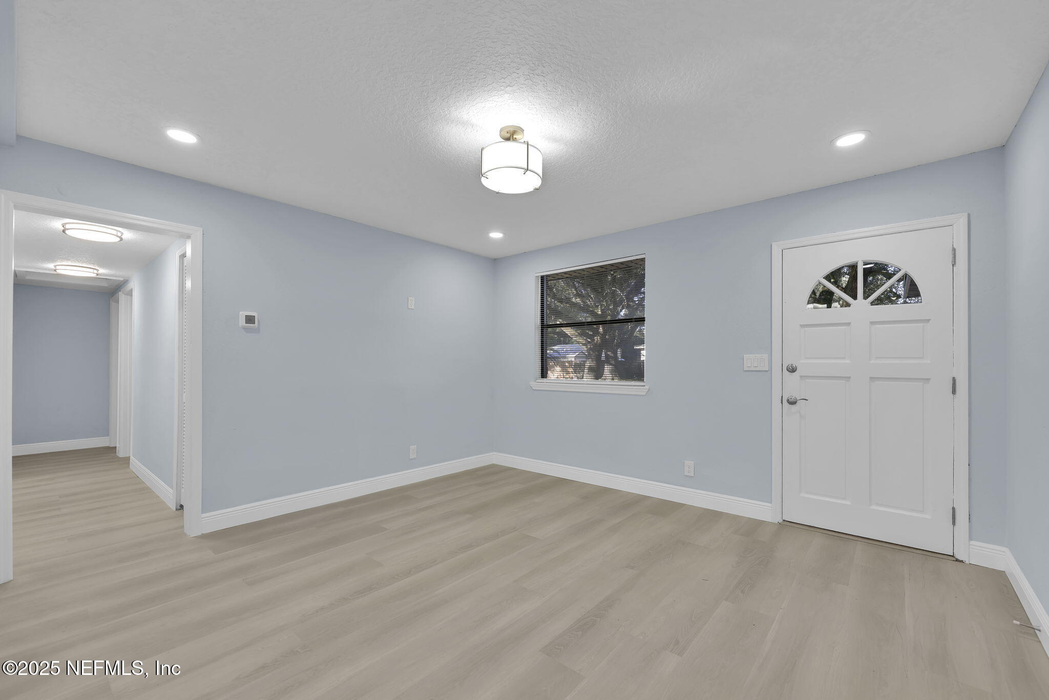 2531 E BURLINGAME Drive E