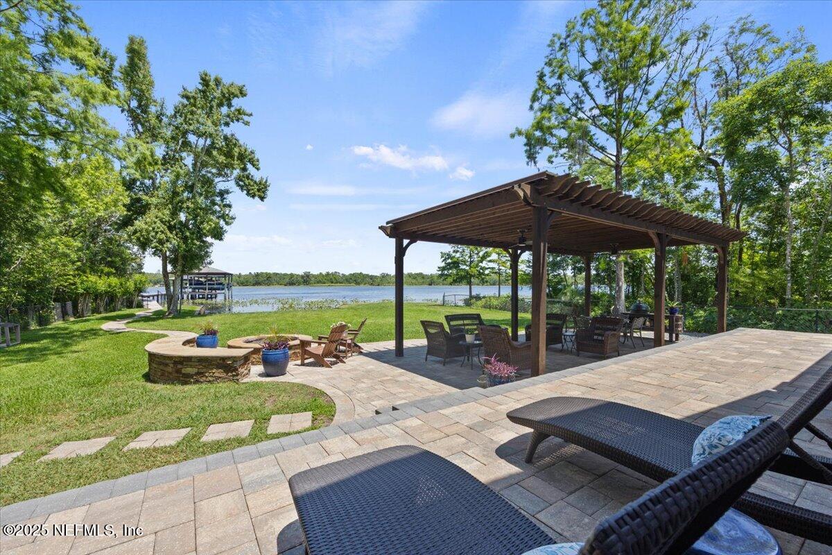 2111 BISHOP ESTATES Road