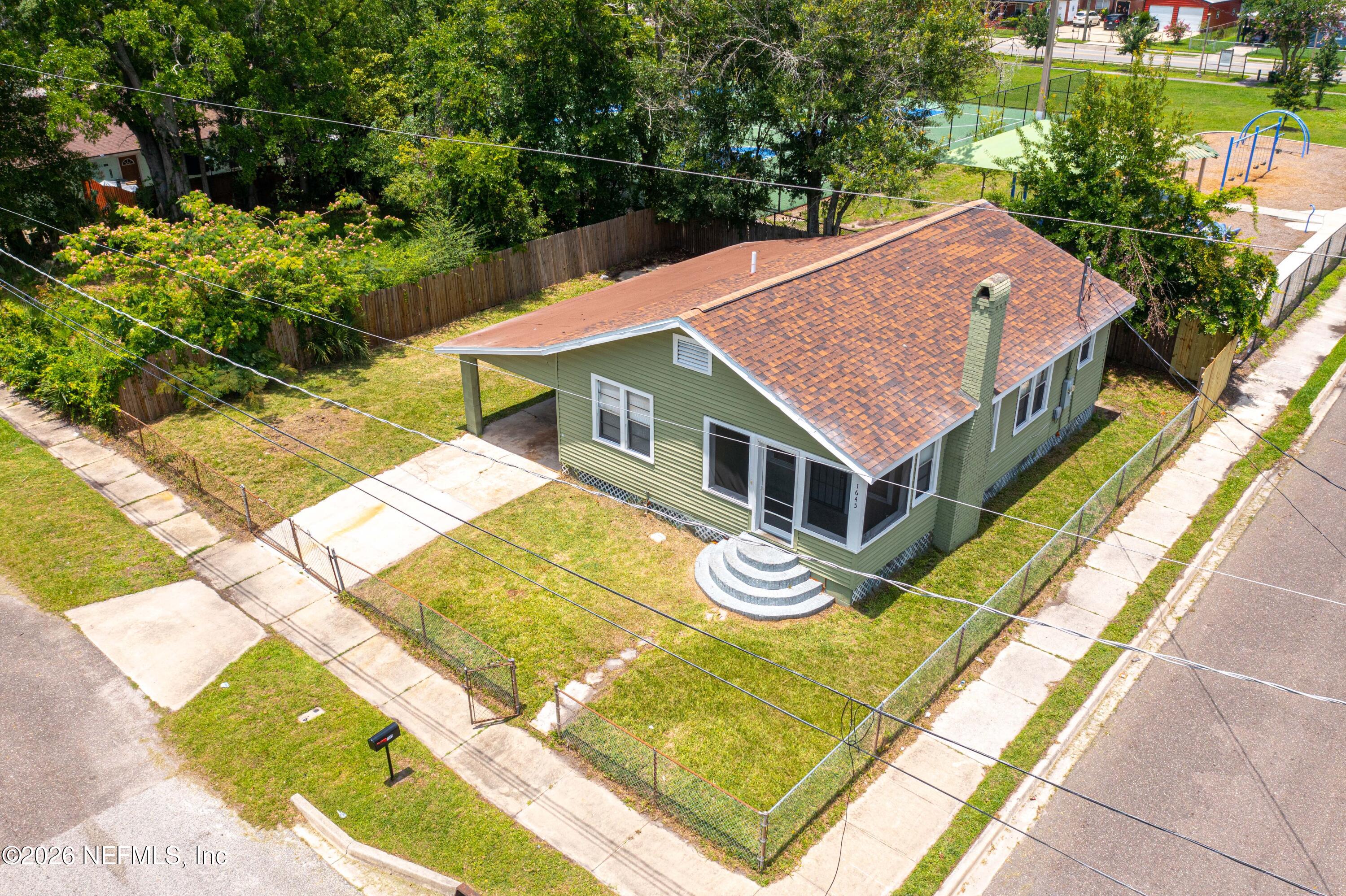 1645 W 12TH Street