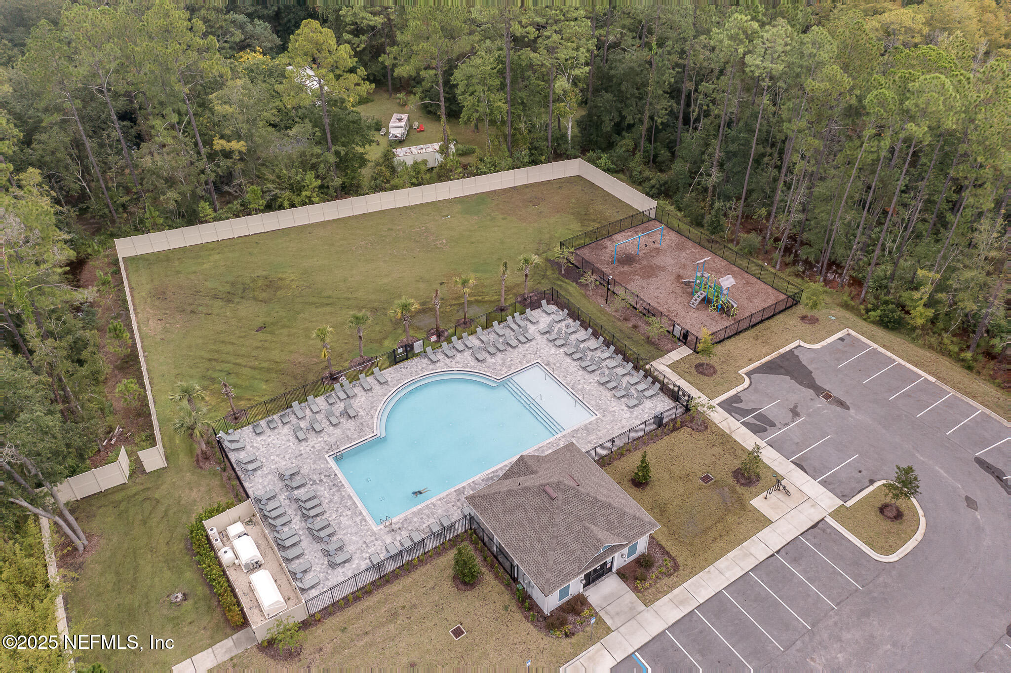 21 BEAUCLAIR Boulevard