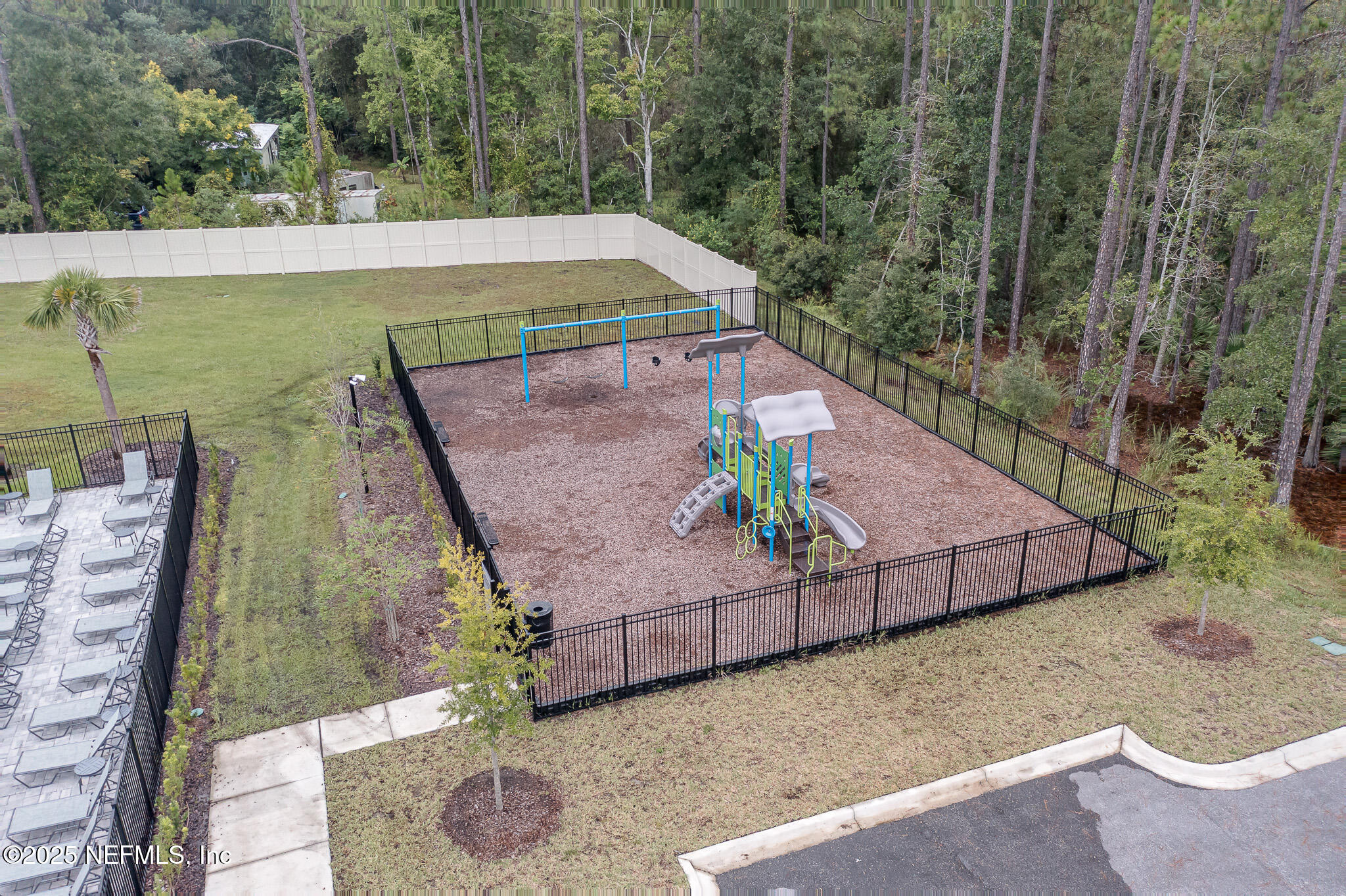 21 BEAUCLAIR Boulevard